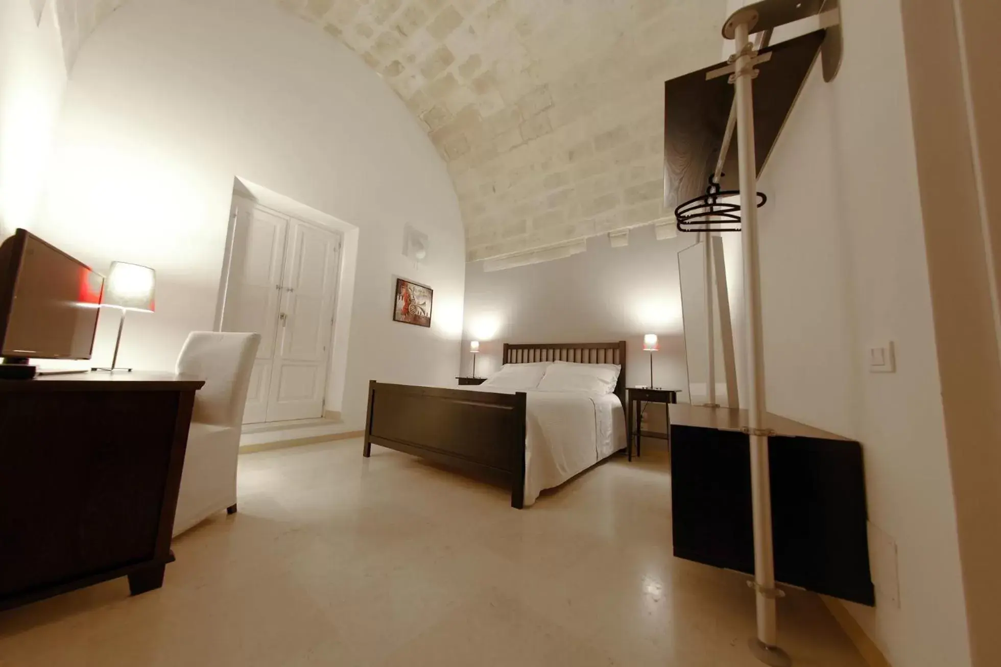 Triple Room with Balcony in Le Malve Cave Retreat Triple Room with Balcony in Le Malve Cave Retreat