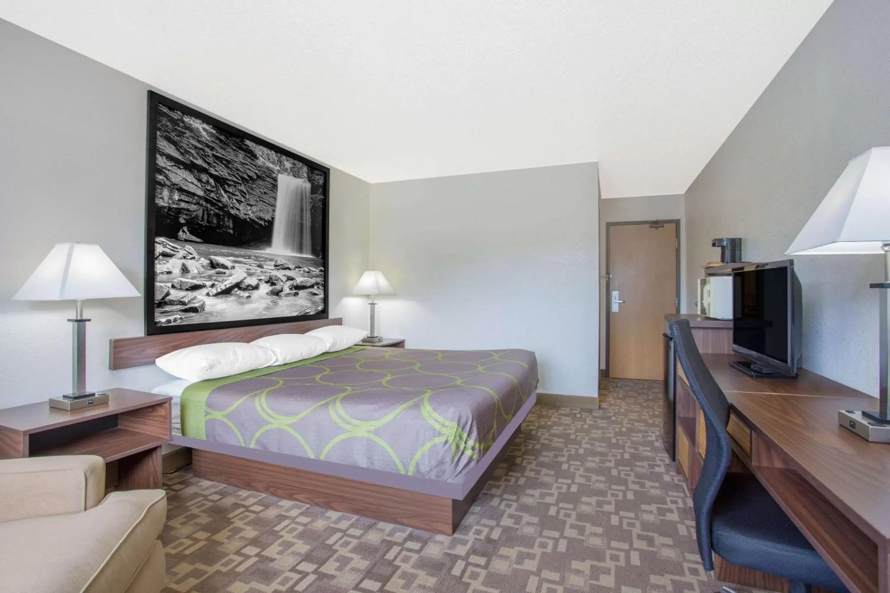 Standard King Room - Smoking in Super 8 by Wyndham Appomattox VA Standard King Room - Smoking in Super 8 by Wyndham Appomattox VA