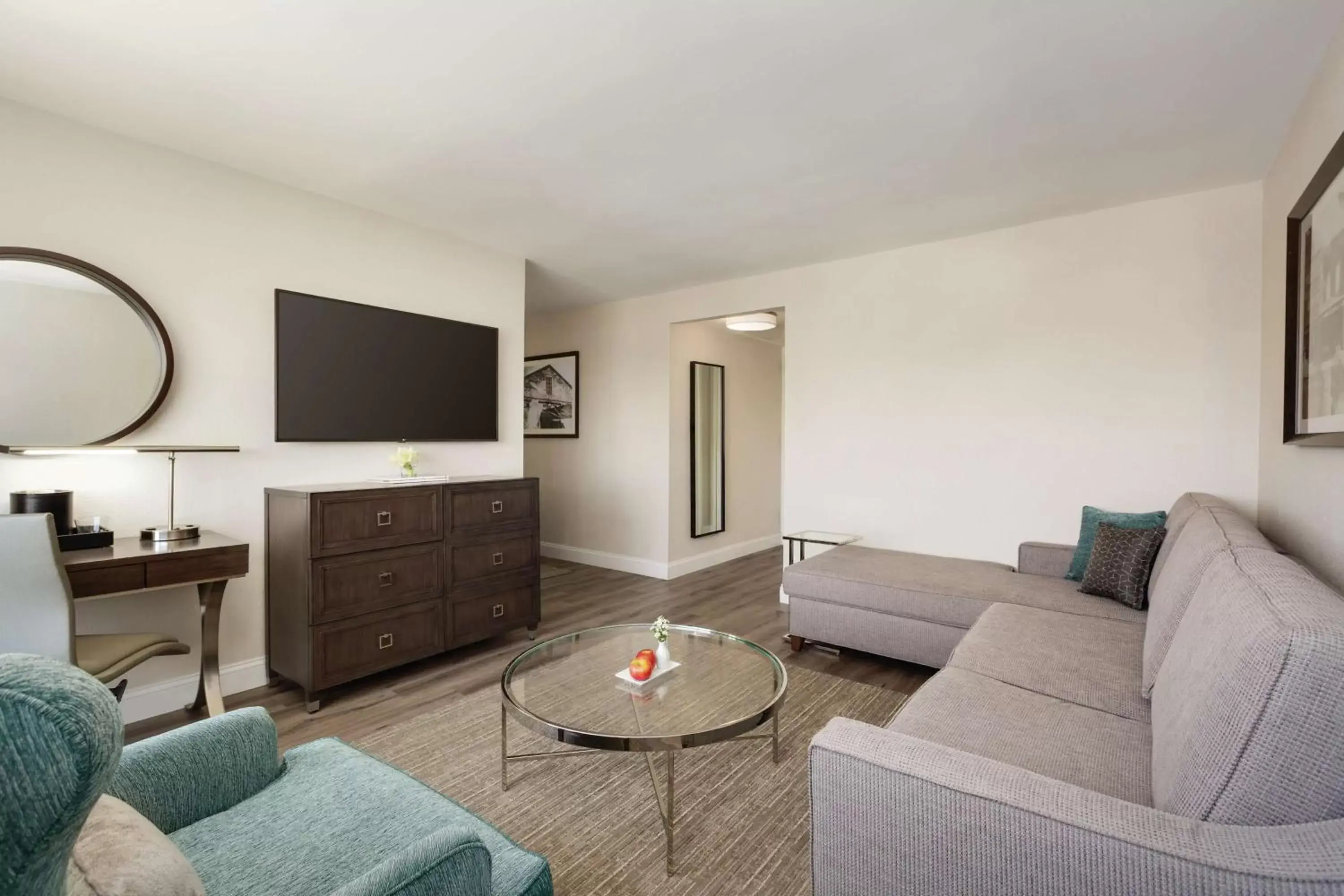 Junior Suite with Two Double Beds and Historic City View in Hotel Ballast Wilmington, Tapestry Collection by Hilton Junior Suite with Two Double Beds and Historic City View in Hotel Ballast Wilmington, Tapestry Collection by Hilton