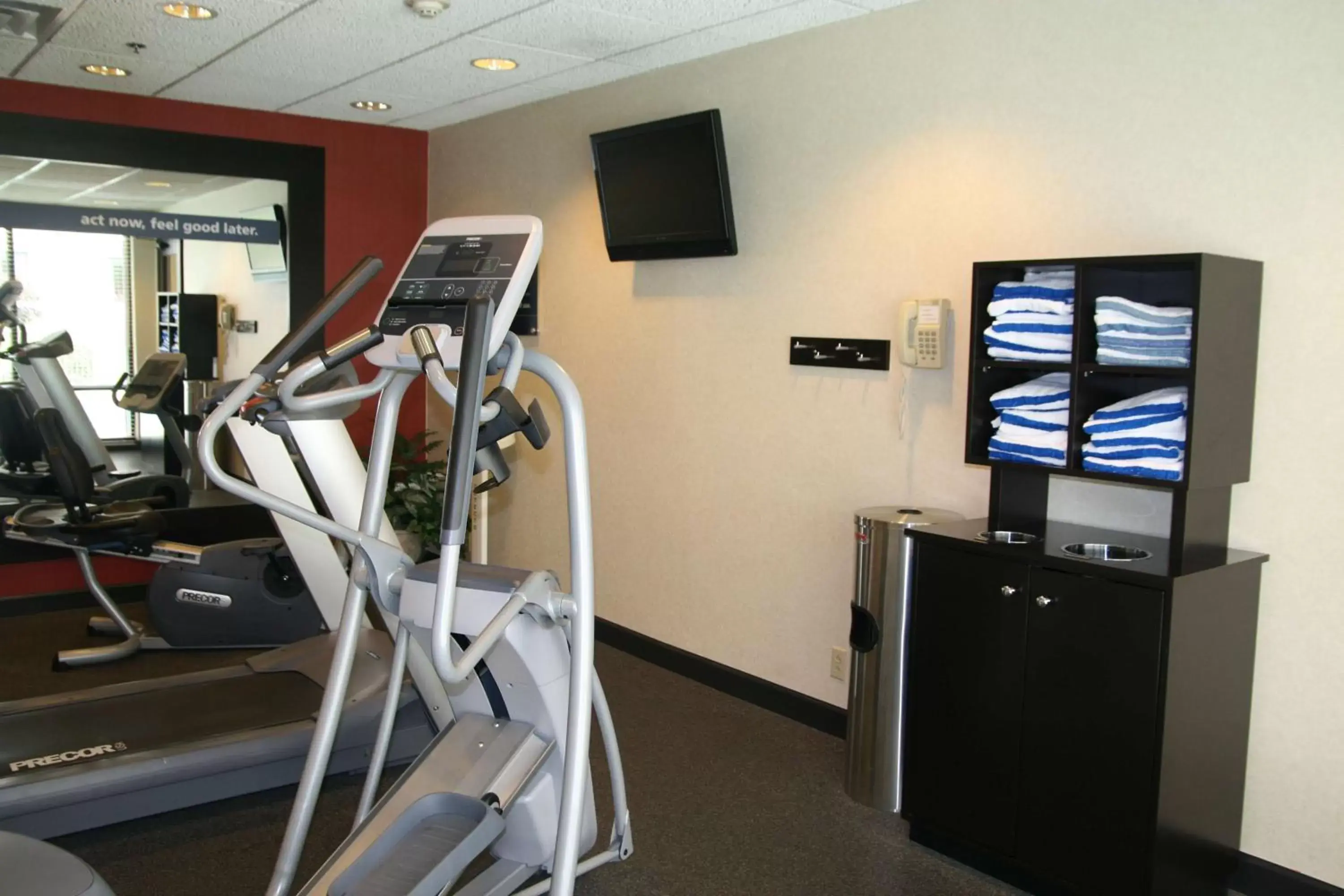 King Study with Sofa Bed - Non-Smoking in Hampton Inn Somerset King Study with Sofa Bed - Non-Smoking in Hampton Inn Somerset