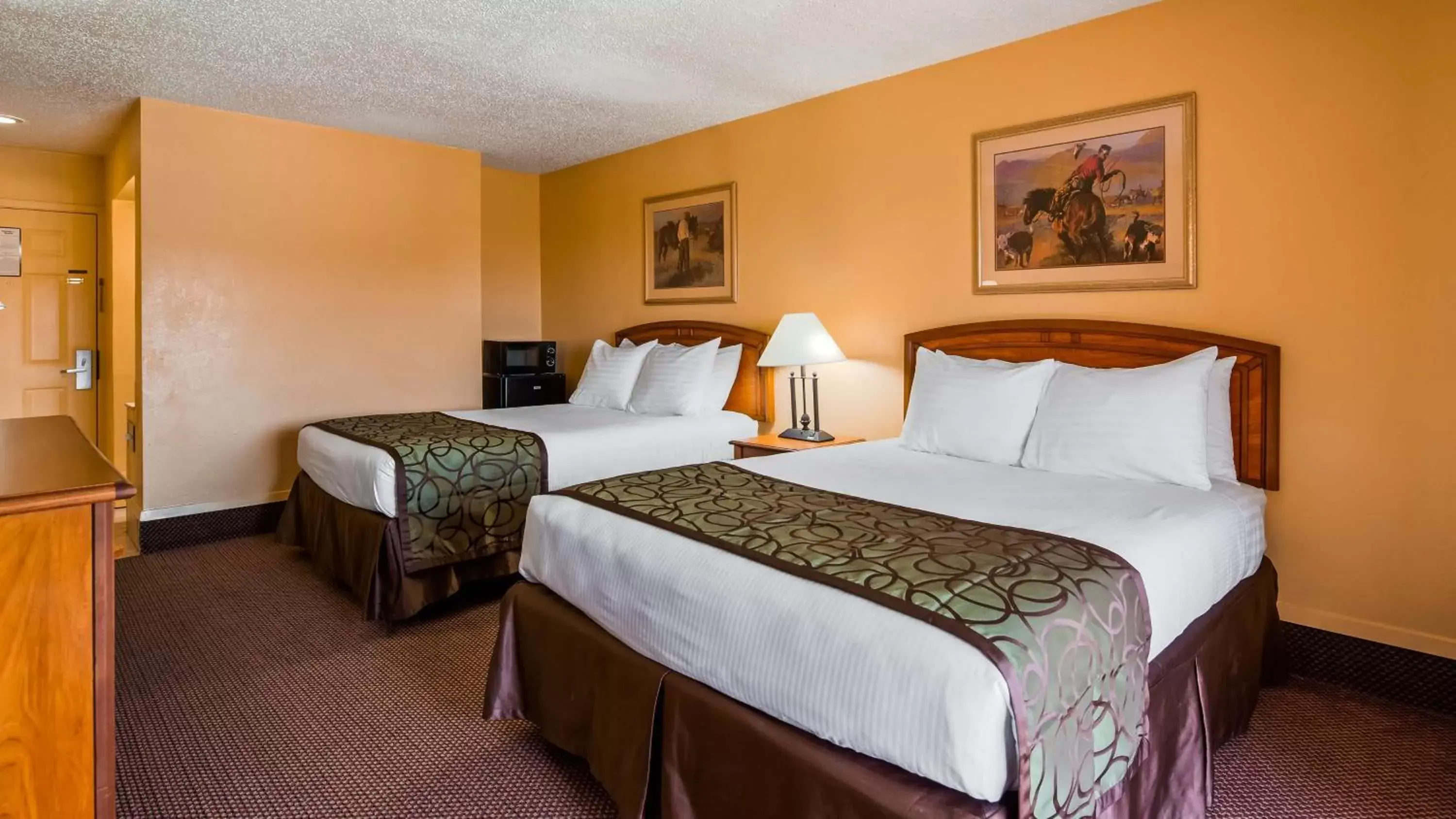 Queen Room with Two Queen Beds - Poolside/Non-Smoking in Best Western Trail Dust Inn & Suites Queen Room with Two Queen Beds - Poolside/Non-Smoking in Best Western Trail Dust Inn & Suites