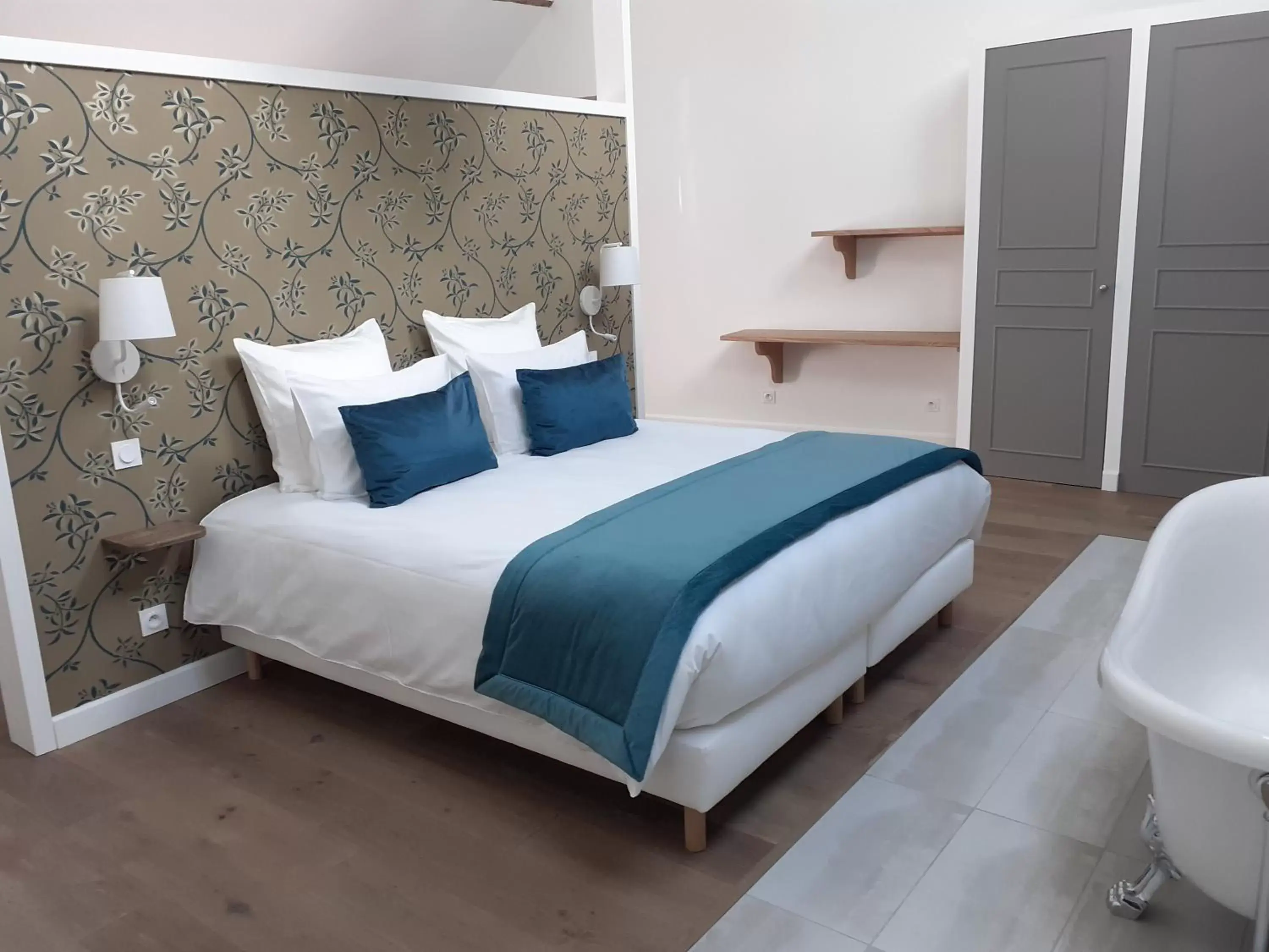 Deluxe Suite in Le Charles V Deluxe Suite in Le Charles V