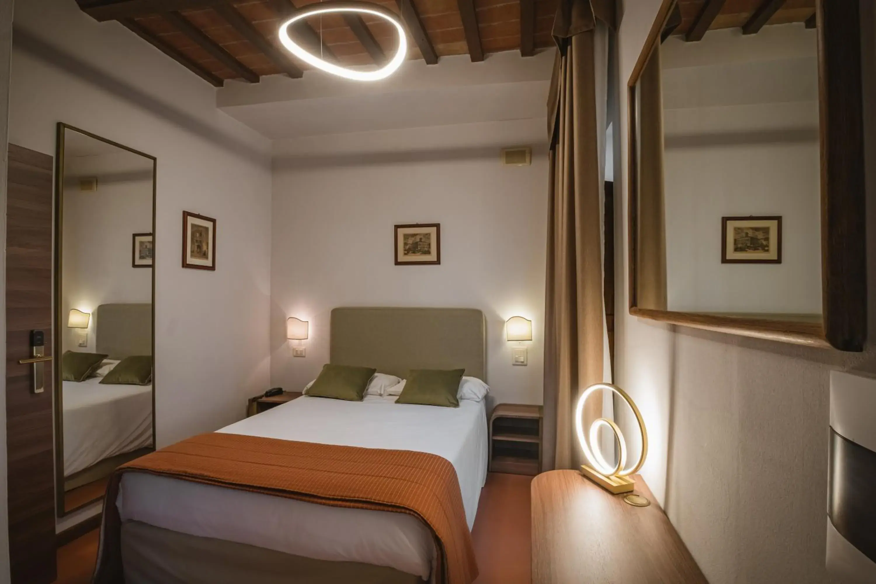 Economy Double or Twin Room in Hotel Villa Montegranelli Economy Double or Twin Room in Hotel Villa Montegranelli