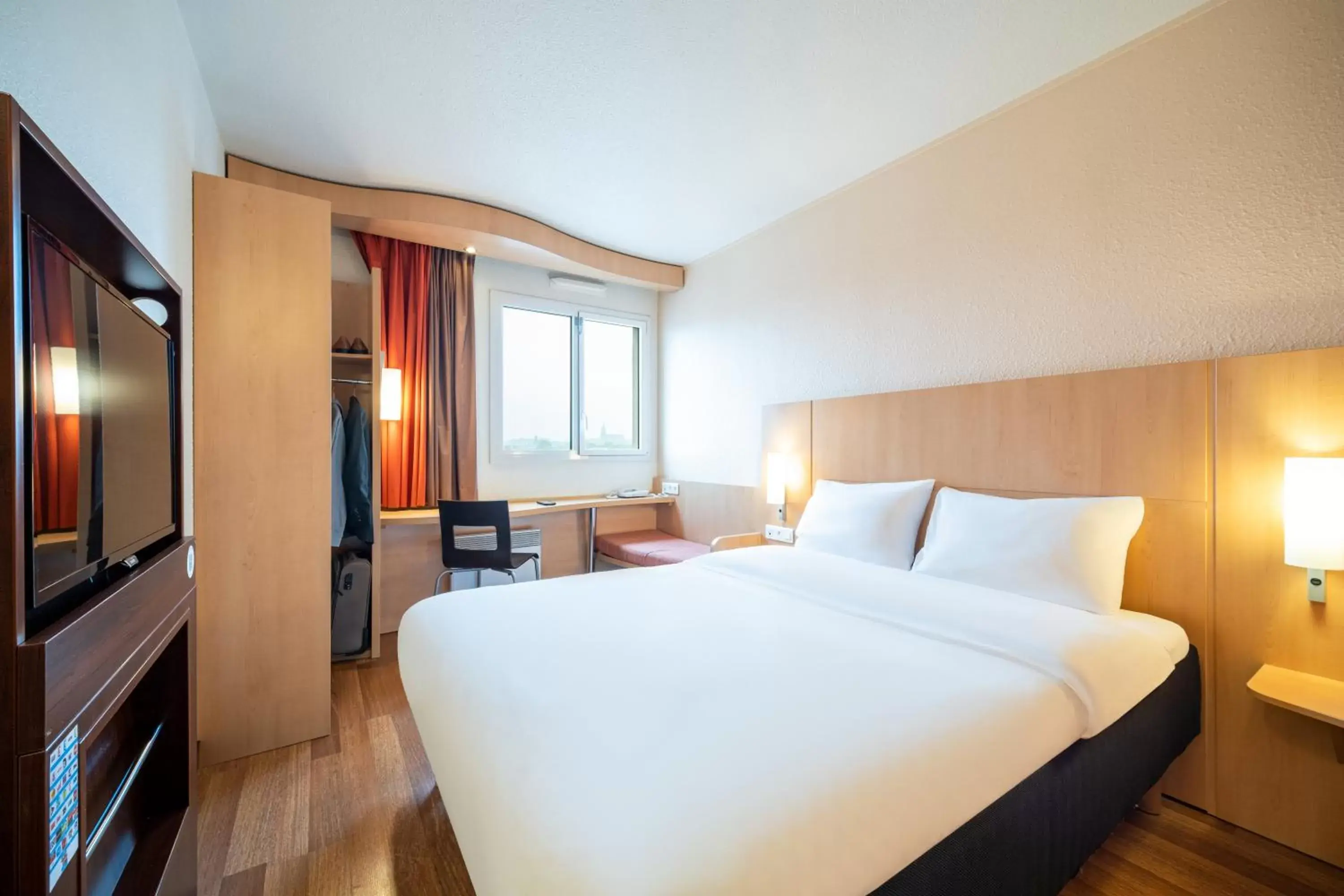 B&B HOTEL Amiens Centre Cathédrale B&B HOTEL Amiens Centre Cathédrale