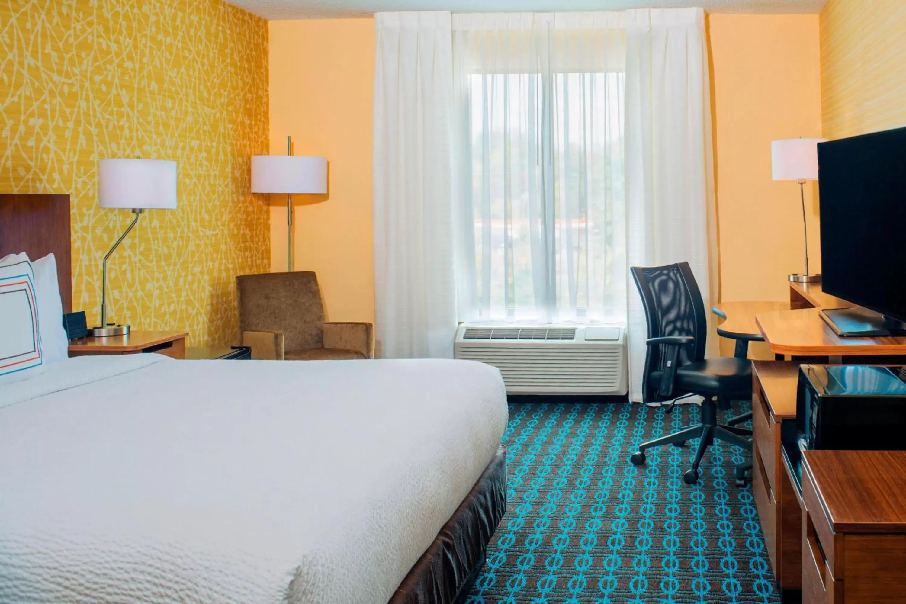 King Room with Roll-In Shower - Mobility and Hearing Accessible in Fairfield Inn & Suites by Marriott Bridgewater Branchburg/Somerville King Room with Roll-In Shower - Mobility and Hearing Accessible in Fairfield Inn & Suites by Marriott Bridgewater Branchburg/Somerville