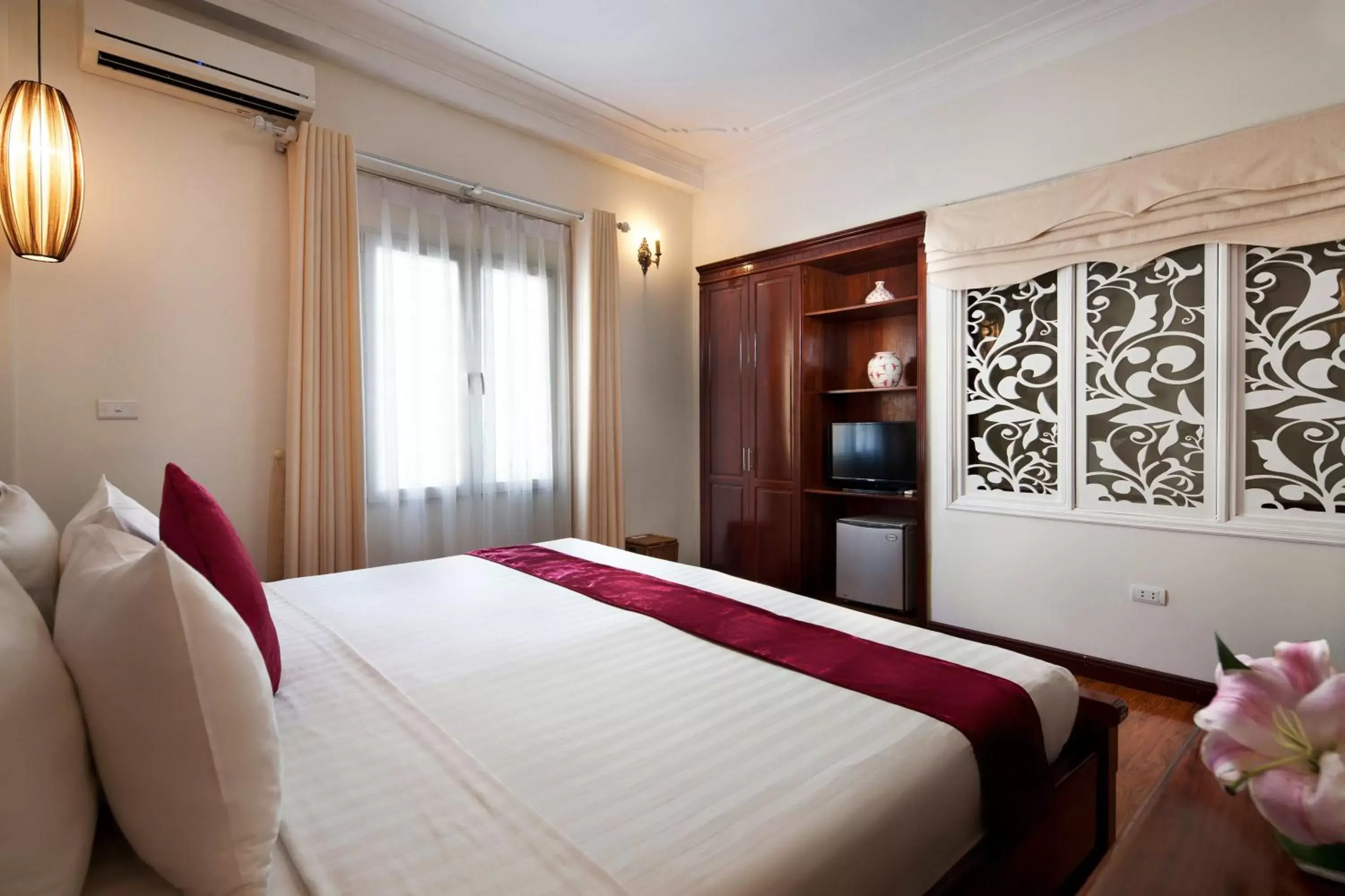 Deluxe Double Room in Hanoi Golden Moon Hotel & Travel Deluxe Double Room in Hanoi Golden Moon Hotel & Travel