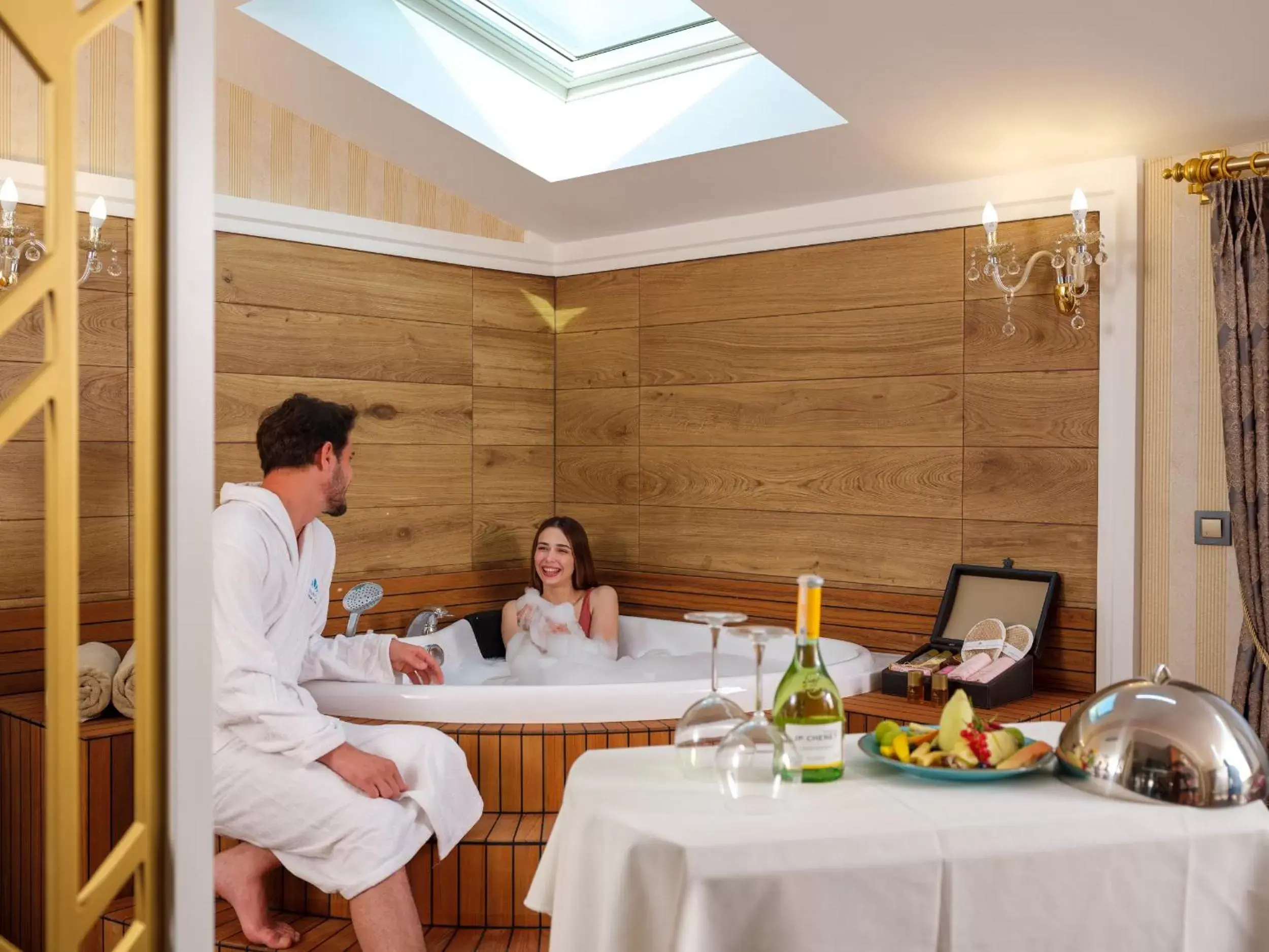 Jacuzzi Suite in Elysium Green Suites Jacuzzi Suite in Elysium Green Suites