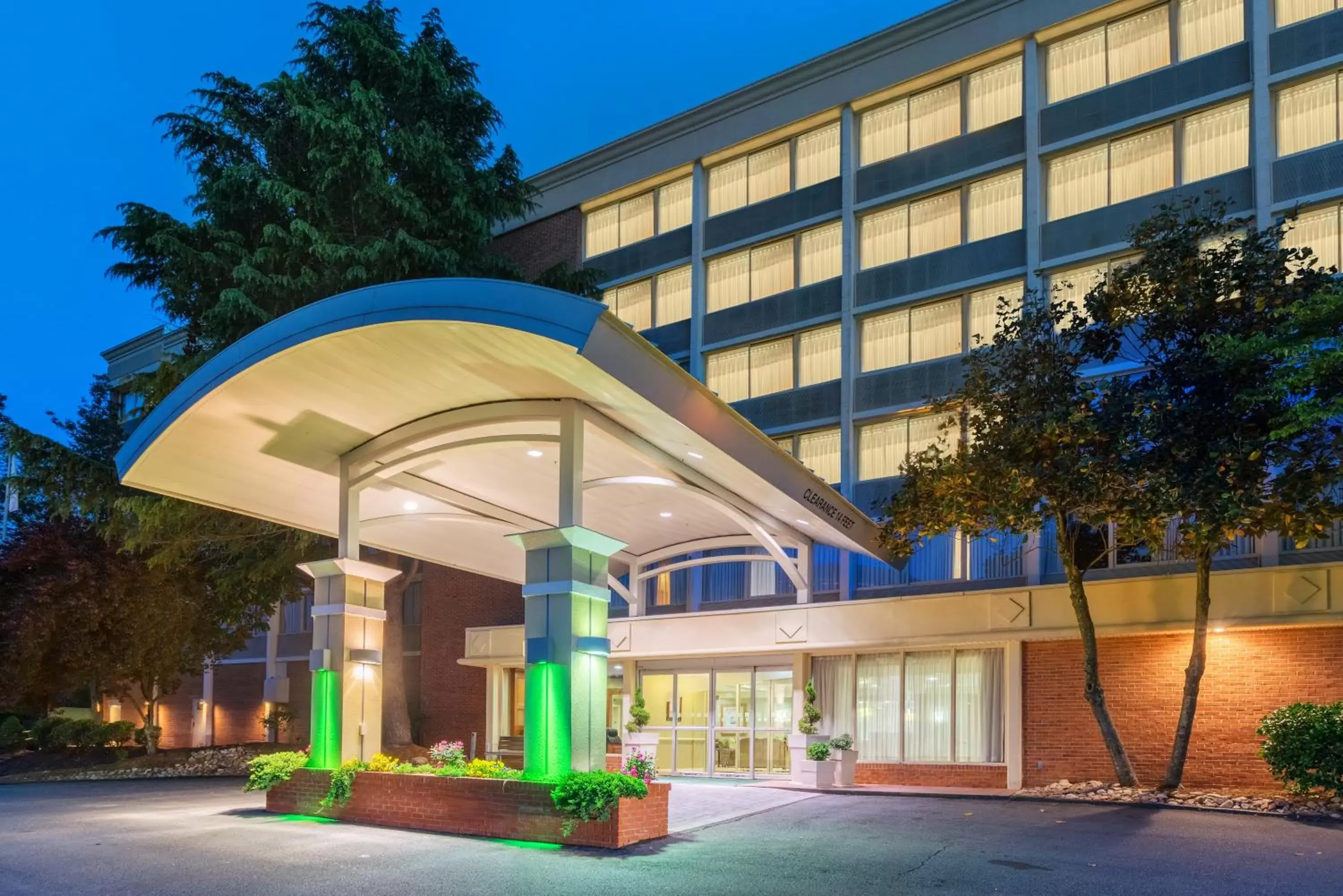 Holiday Inn Express & Suites Charlottesville by IHG Holiday Inn Express & Suites Charlottesville by IHG