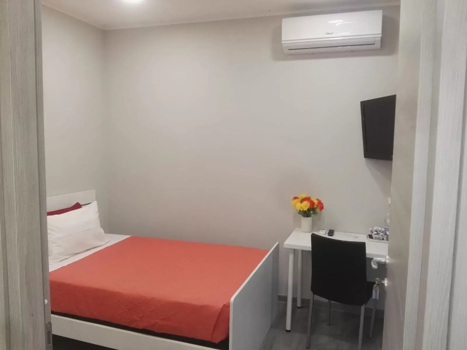 Large Single Room - single occupancy in B&B via Piave da Lillo Large Single Room - single occupancy in B&B via Piave da Lillo