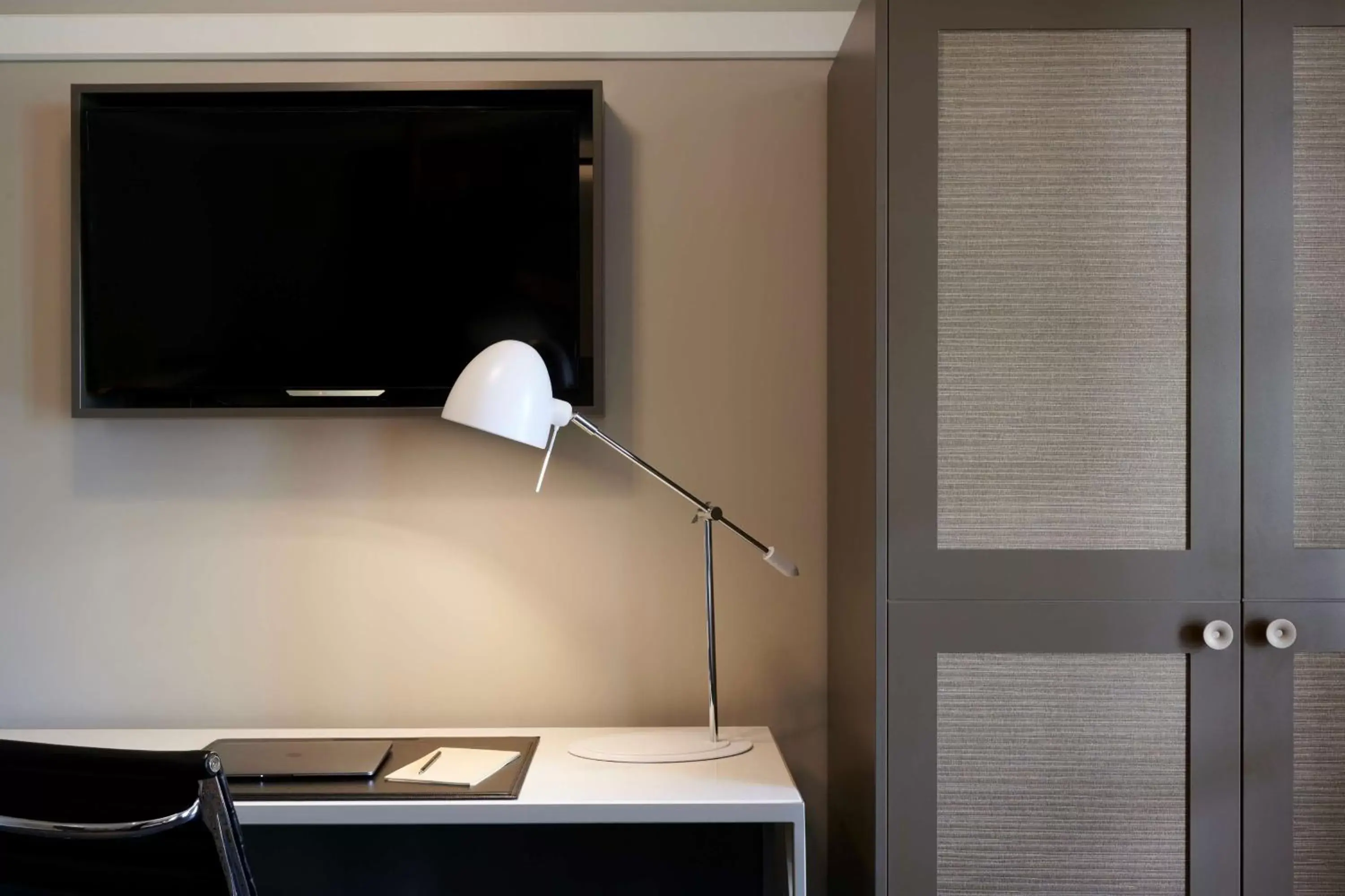 Heritage Balcony King Room in Hotel Kurrajong Canberra Heritage Balcony King Room in Hotel Kurrajong Canberra