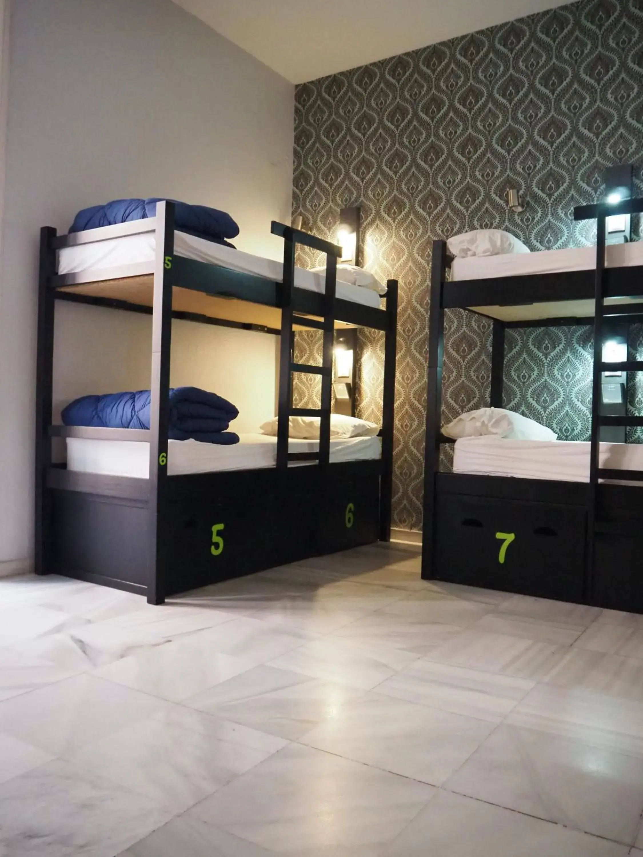 Bed in 8-Bed Female Dormitory Room in Oasis Backpackers' Hostel Palace Sevilla Bed in 8-Bed Female Dormitory Room in Oasis Backpackers' Hostel Palace Sevilla