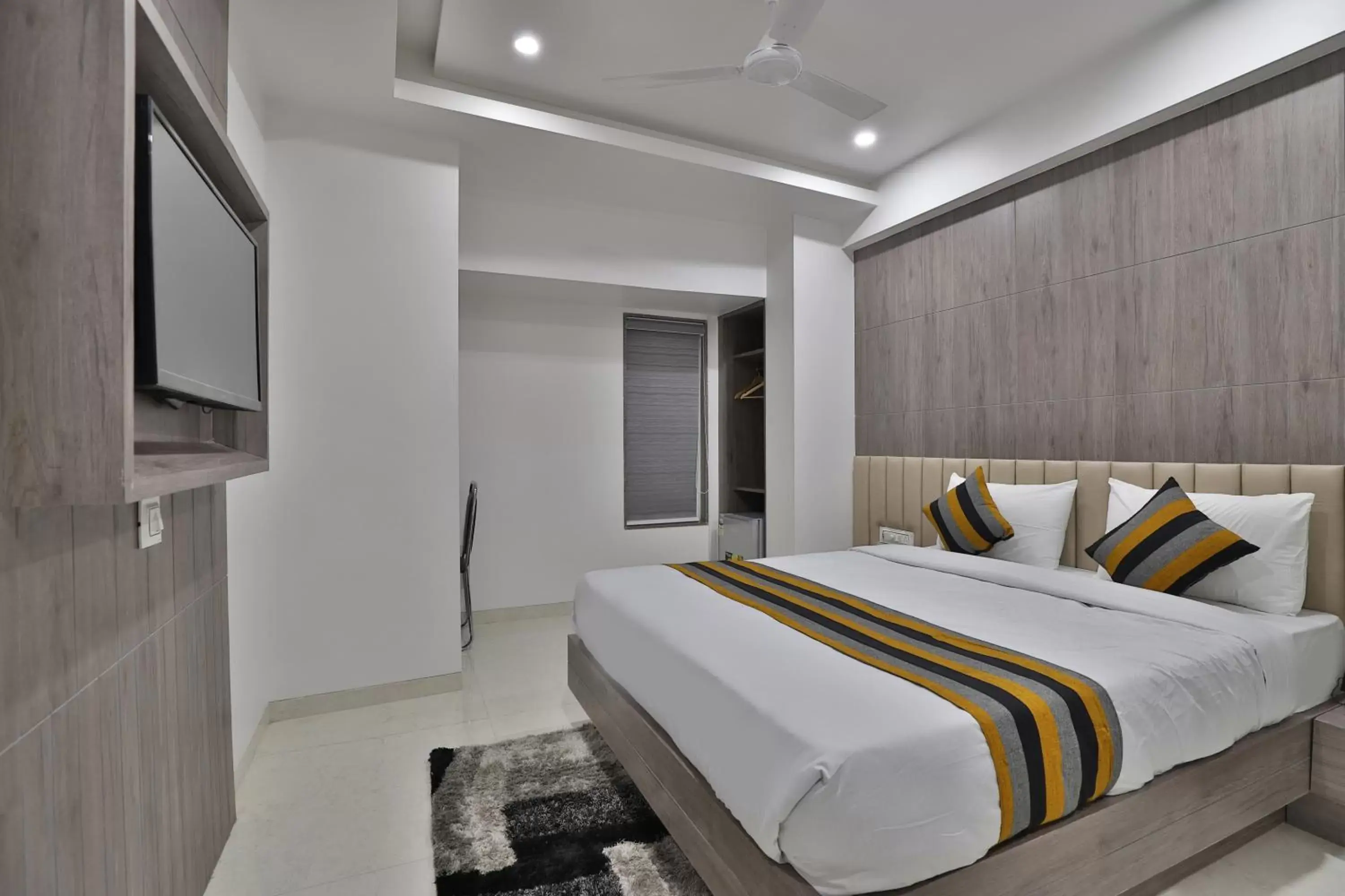 King Room - single occupancy in HOTEL LE GRAND King Room - single occupancy in HOTEL LE GRAND