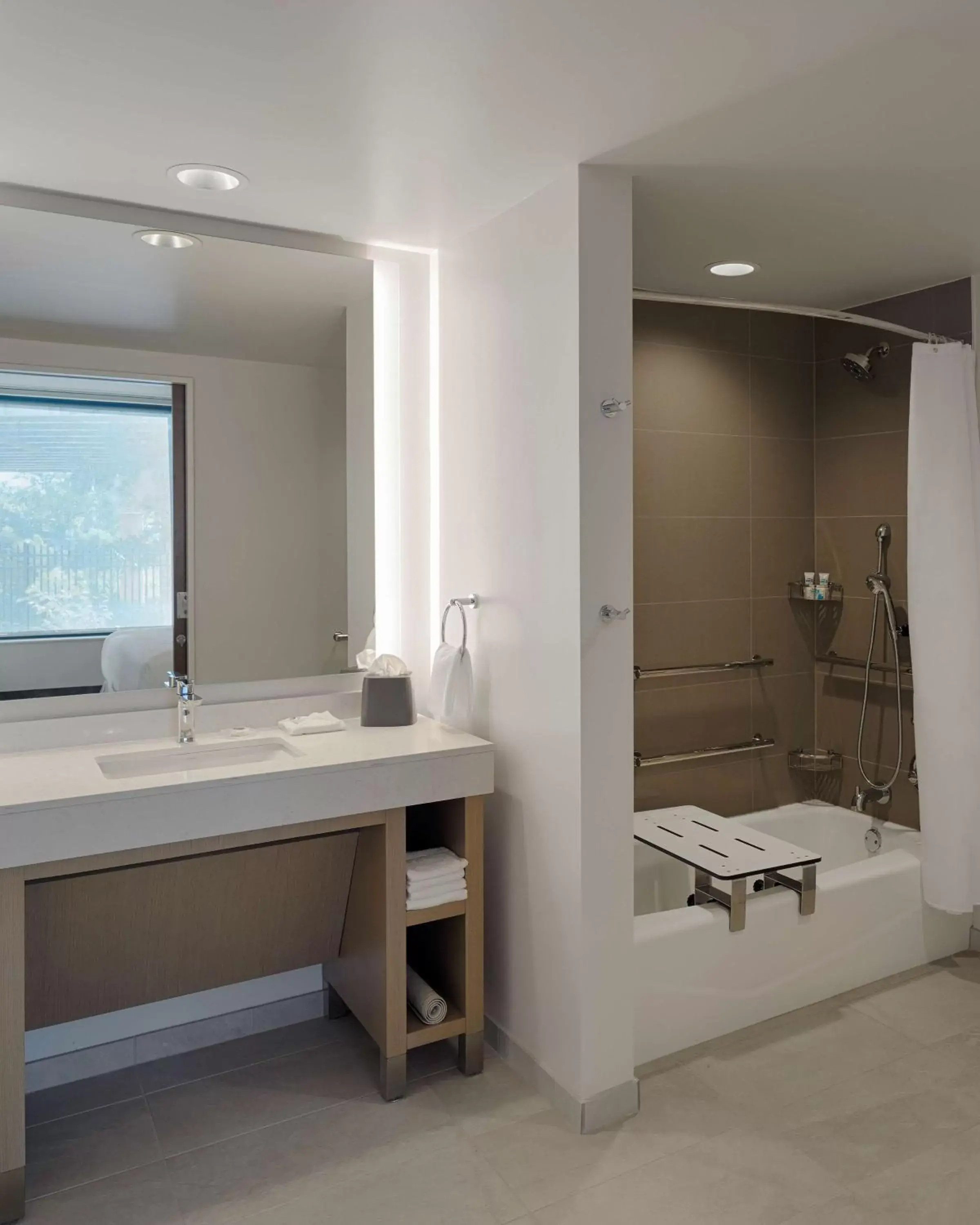 One-Bedroom King Suite with Kitchen, Sofa Bed and Accessible Tub in Hyatt House Columbus OSU Short North One-Bedroom King Suite with Kitchen, Sofa Bed and Accessible Tub in Hyatt House Columbus OSU Short North