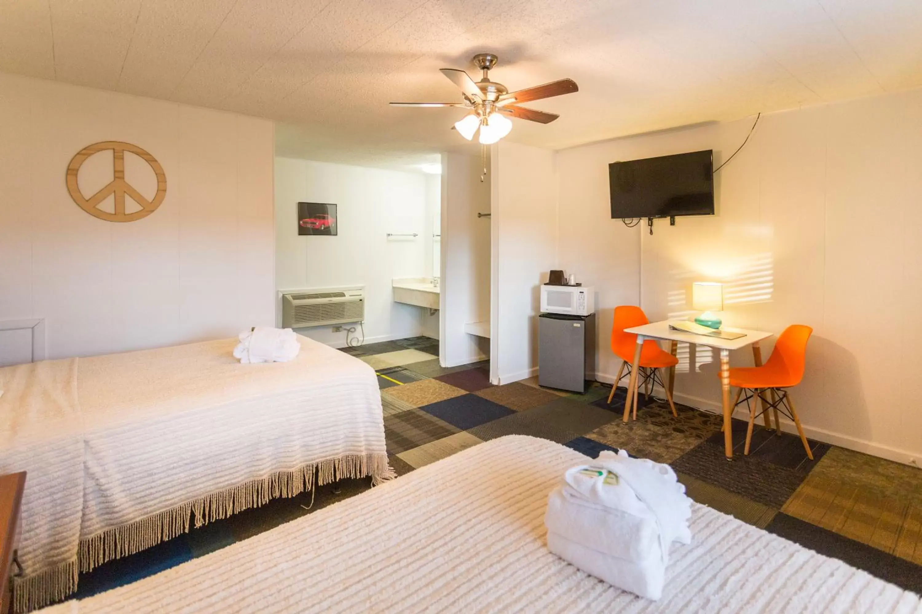 Double Full Bed Room in Sunset Motel Double Full Bed Room in Sunset Motel