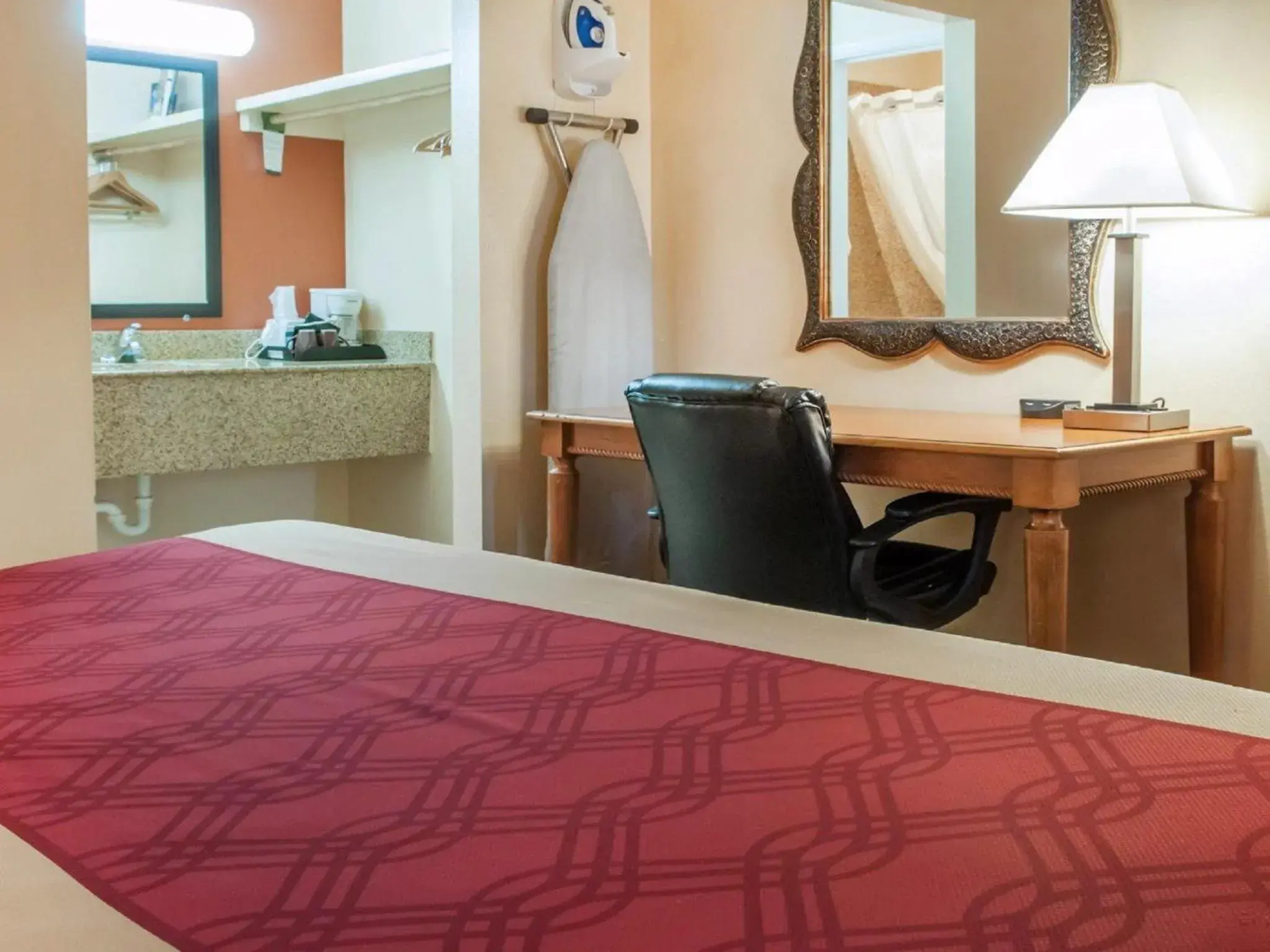 King Room - Non-Smoking in Econo Lodge Hobbs King Room - Non-Smoking in Econo Lodge Hobbs