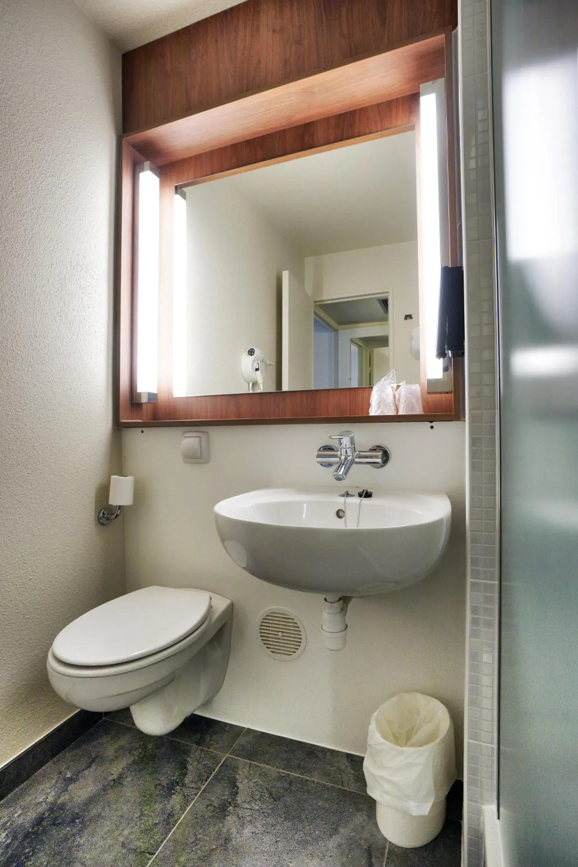 Standard Quadruple Room in Campanile Paris Ouest - Chaville Standard Quadruple Room in Campanile Paris Ouest - Chaville