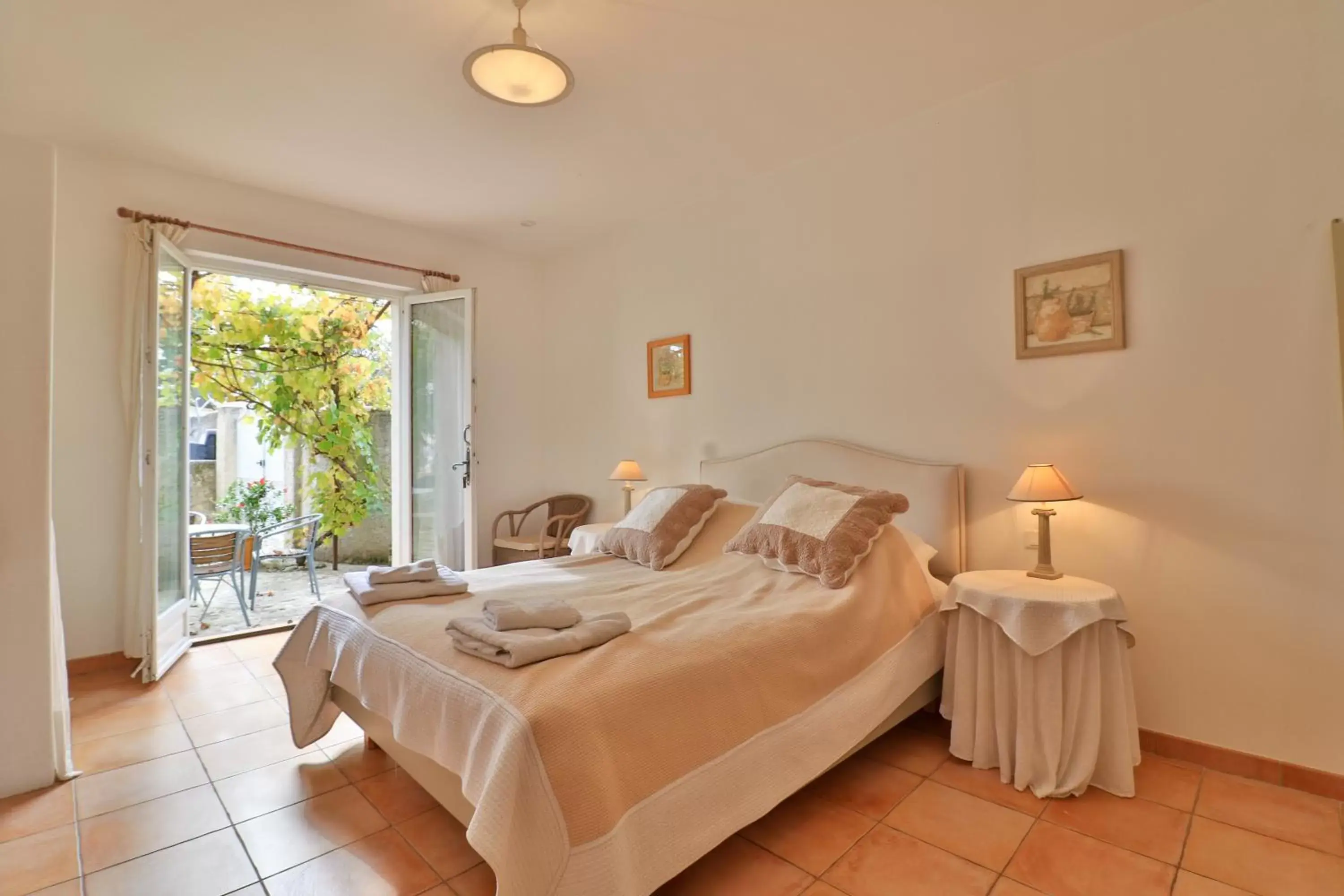 Deluxe Double Room with Terrace in Mas des Tourterelles Deluxe Double Room with Terrace in Mas des Tourterelles