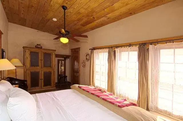 Deluxe King Room in The Maverick Inn Deluxe King Room in The Maverick Inn