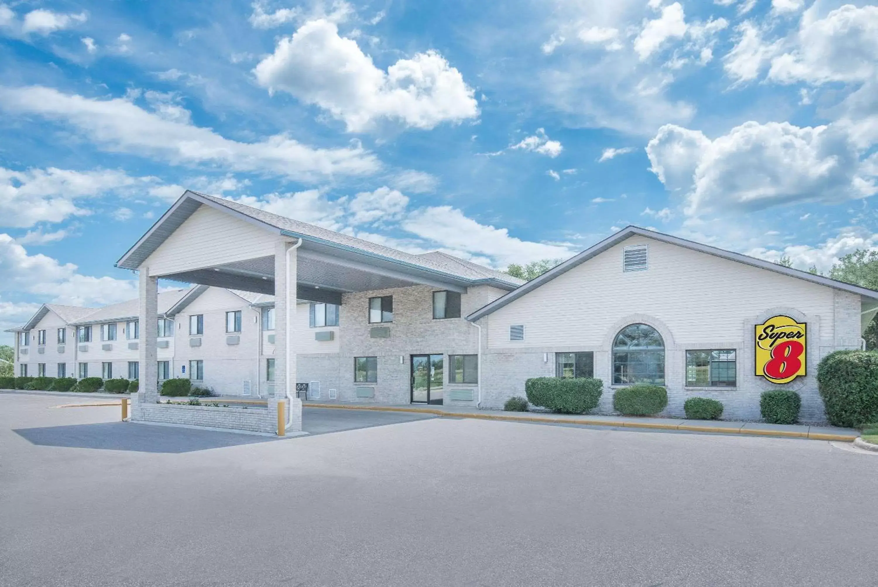 Property Building in Super 8 by Wyndham Morris Property Building in Super 8 by Wyndham Morris