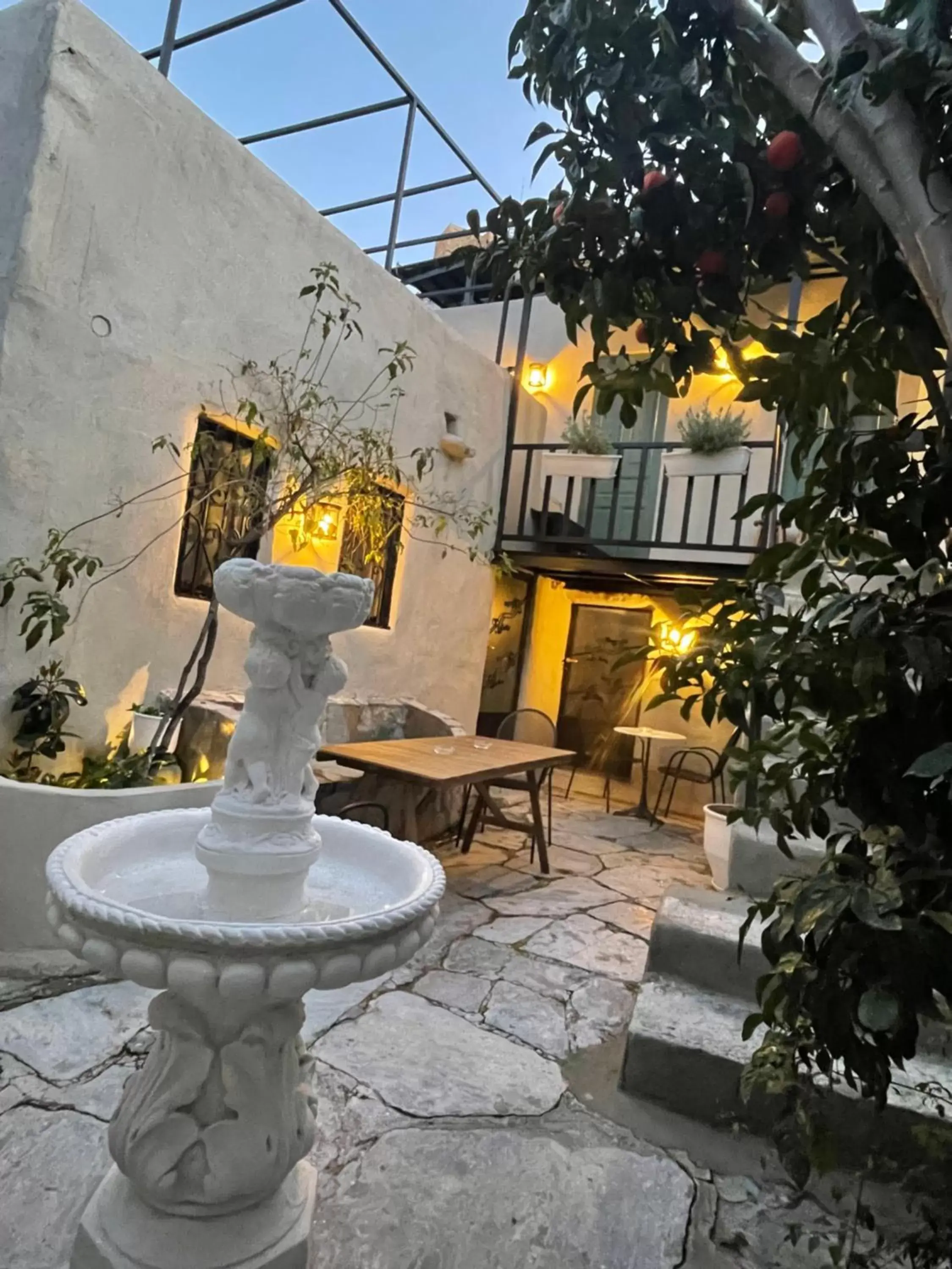 Budget Single Room in Acron Athens Budget Single Room in Acron Athens