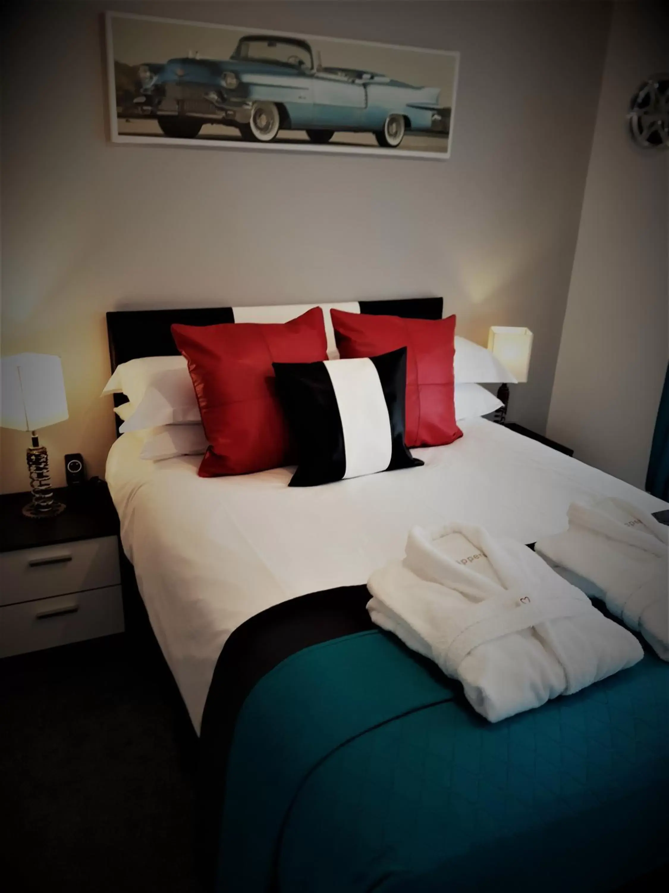 Double Room with Sea View in Cadillac Kustomz Hotel Double Room with Sea View in Cadillac Kustomz Hotel