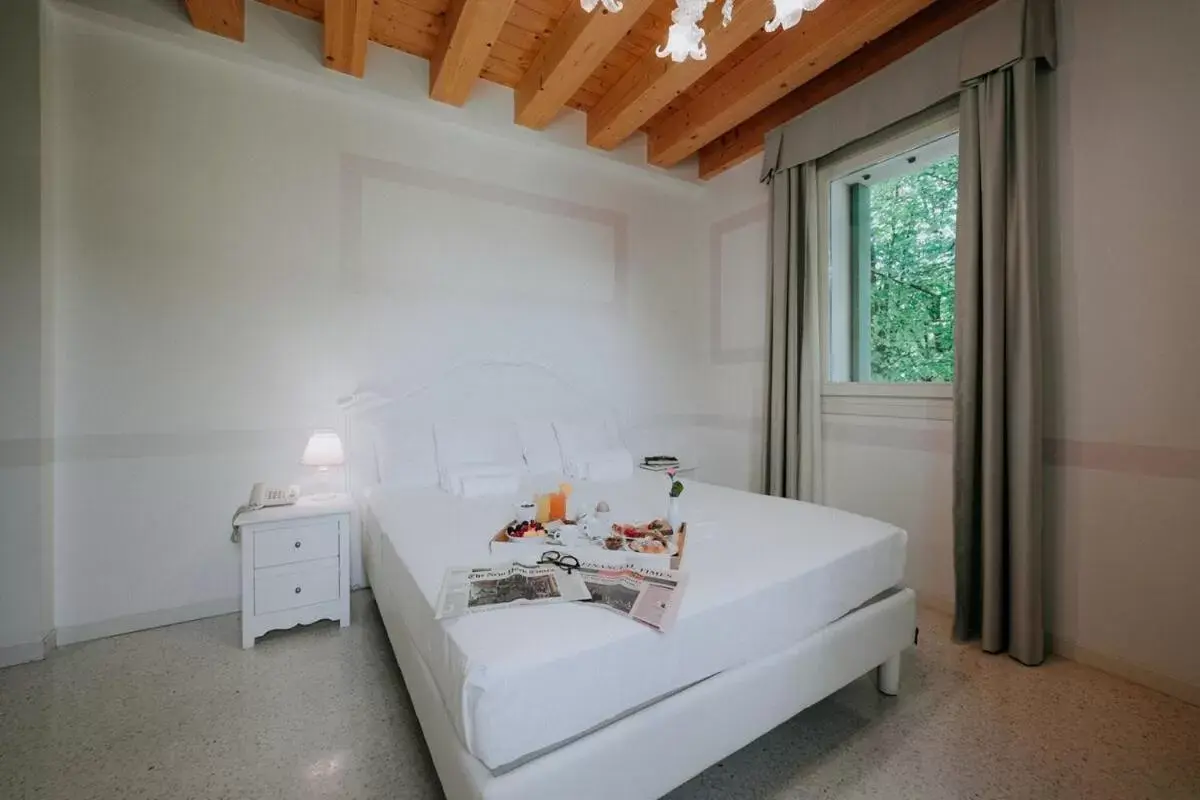 Standard Double or Twin Room in Hotel Villa Patriarca Standard Double or Twin Room in Hotel Villa Patriarca