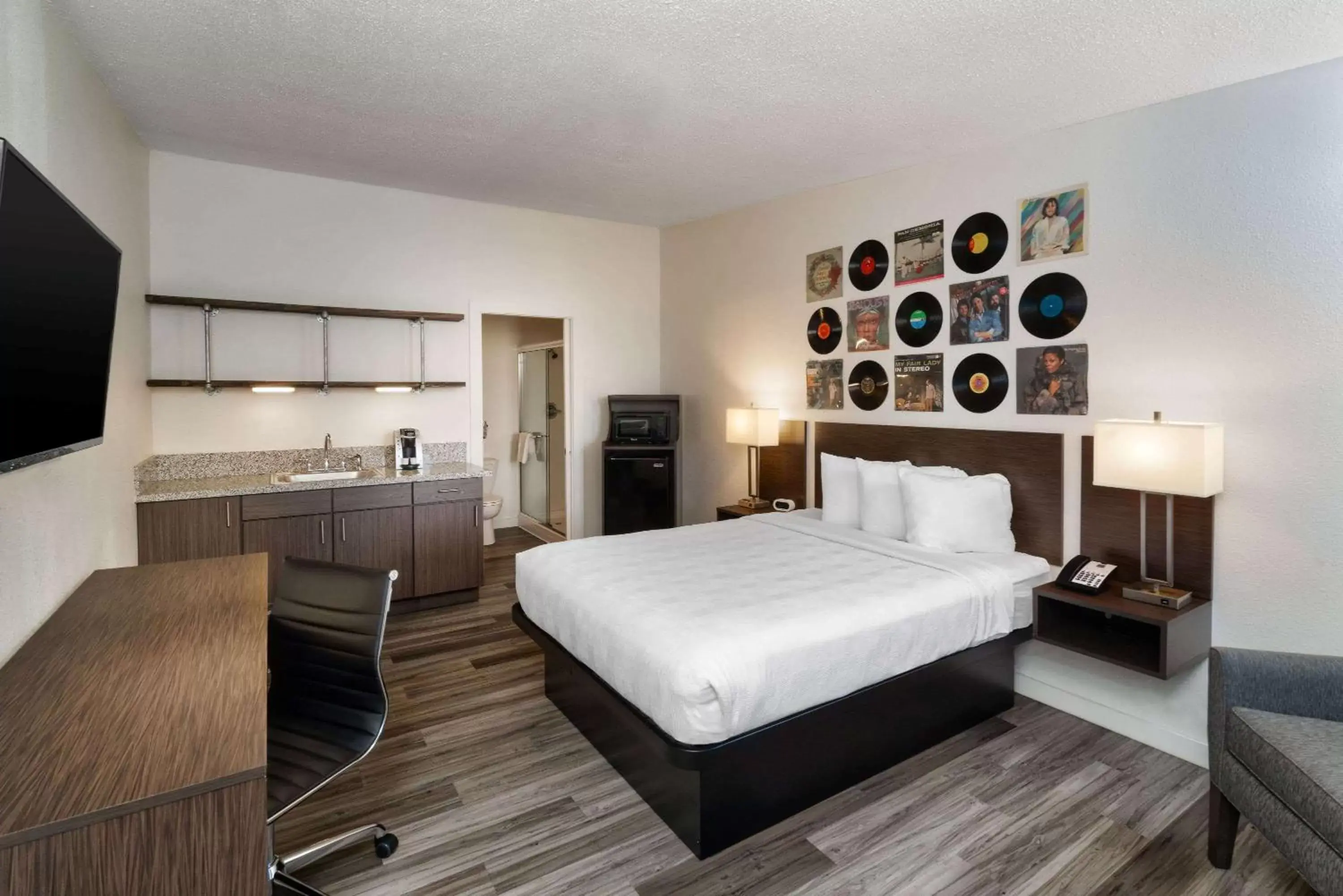 Queen Room - Non-Smoking in Hillside Crossing Nashville a Ramada by Wyndham Queen Room - Non-Smoking in Hillside Crossing Nashville a Ramada by Wyndham