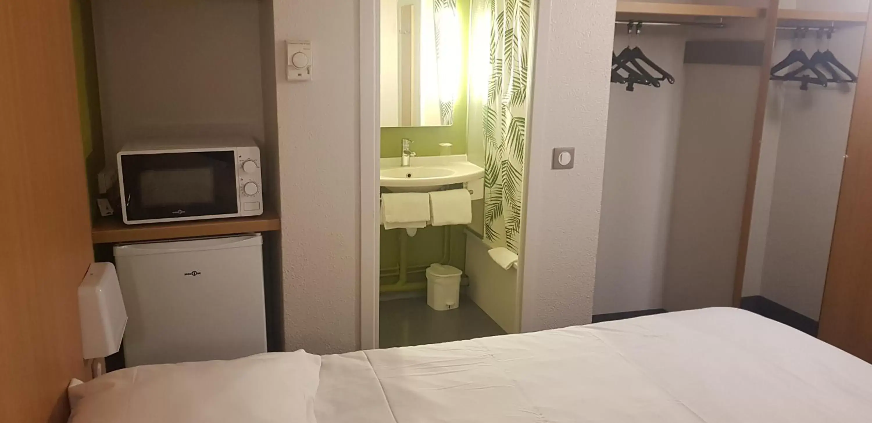 Double Room in Kyriad Direct Poitiers - Gare du Futuroscope Double Room in Kyriad Direct Poitiers - Gare du Futuroscope