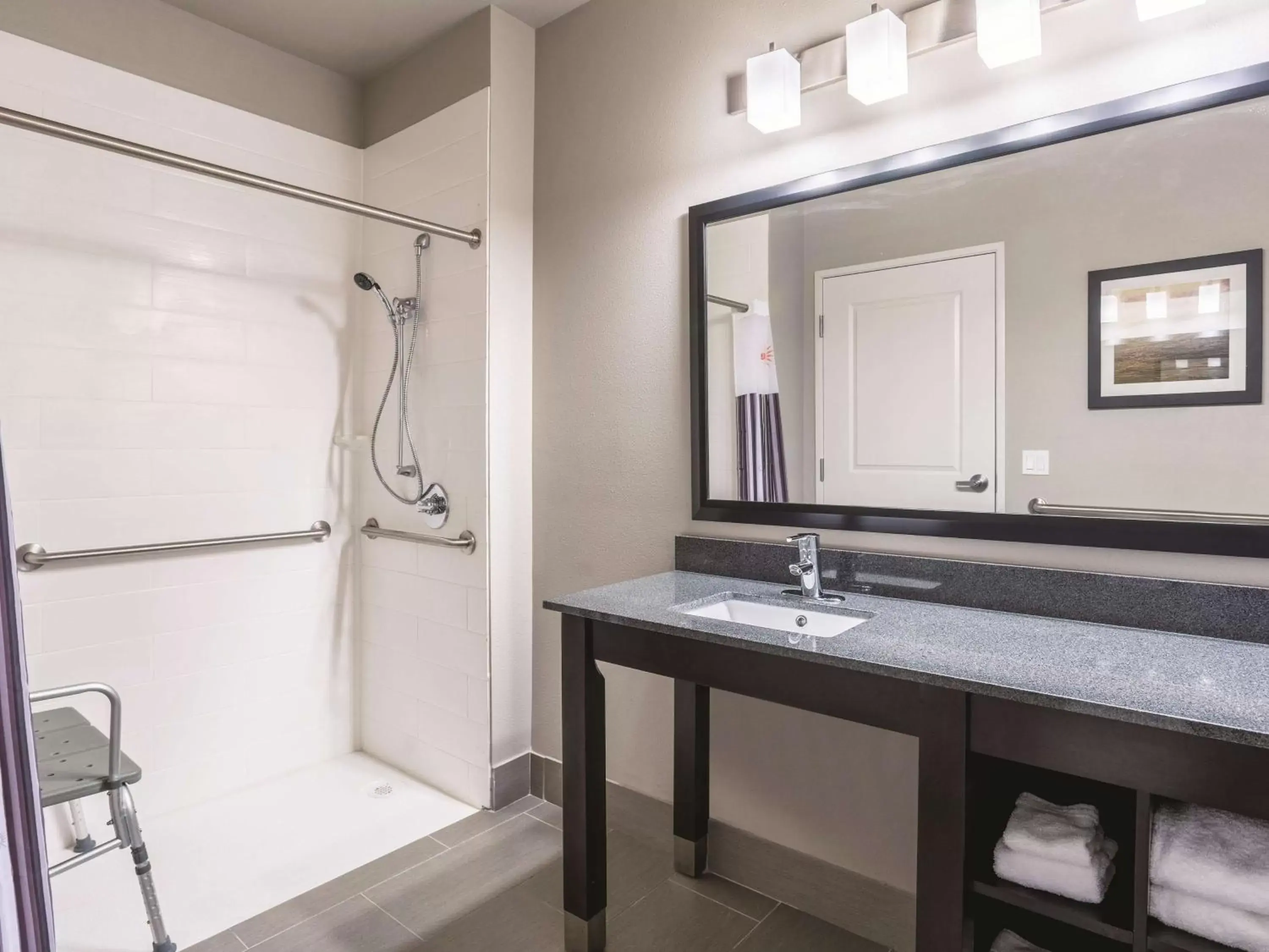 Queen Room with Two Queen Beds - Mobility Access/Non-Smoking in La Quinta Inn & Suites by Wyndham Walla Walla Queen Room with Two Queen Beds - Mobility Access/Non-Smoking in La Quinta Inn & Suites by Wyndham Walla Walla