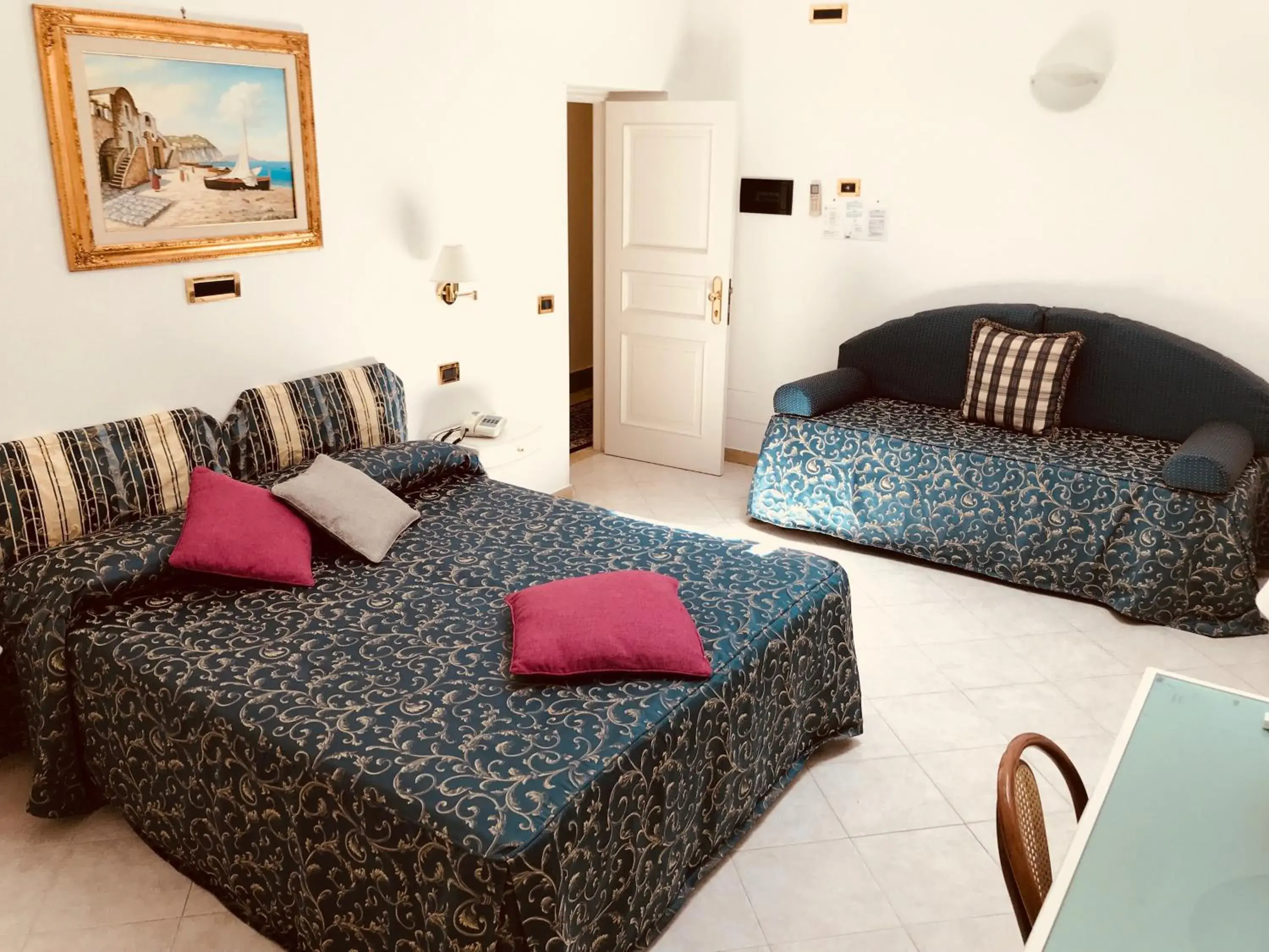 Inner Triple Room - single occupancy in Bougainville Luxury Boutique Hotel Inner Triple Room - single occupancy in Bougainville Luxury Boutique Hotel