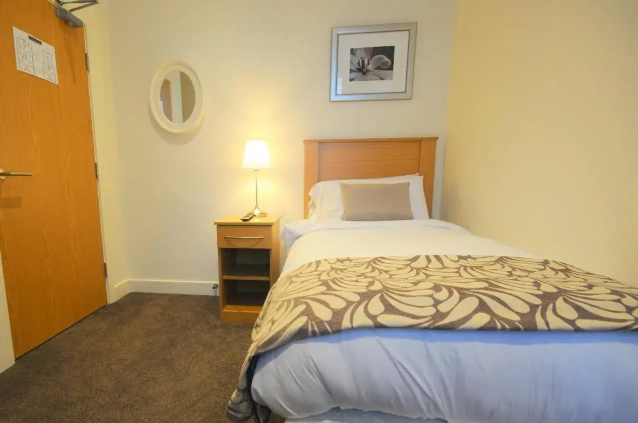 Small Double Room in The Burlington Hotel Small Double Room in The Burlington Hotel