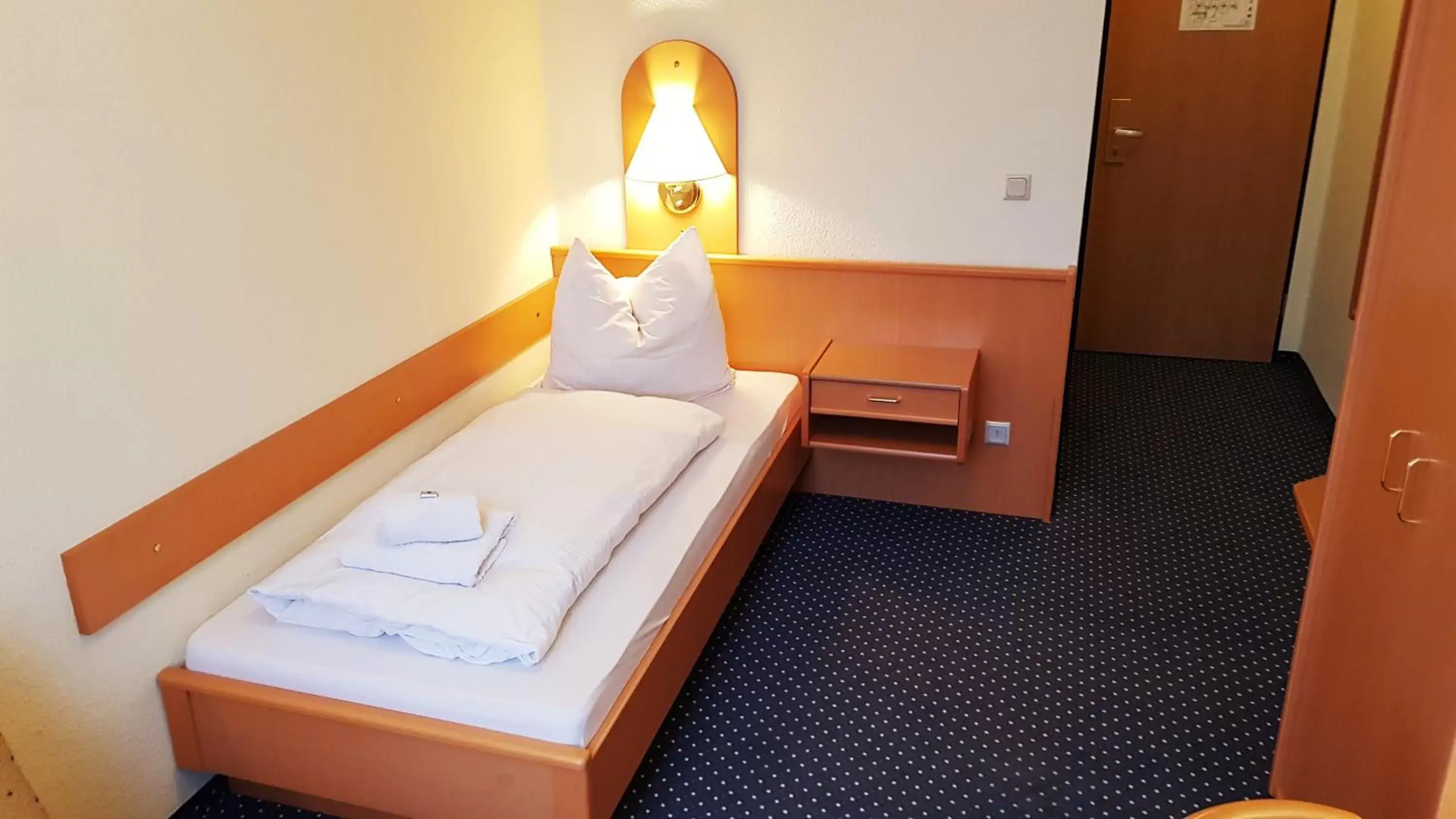 Single Room with extra Sofa Bed - single occupancy in Hotel Altberesinchen Single Room with extra Sofa Bed - single occupancy in Hotel Altberesinchen