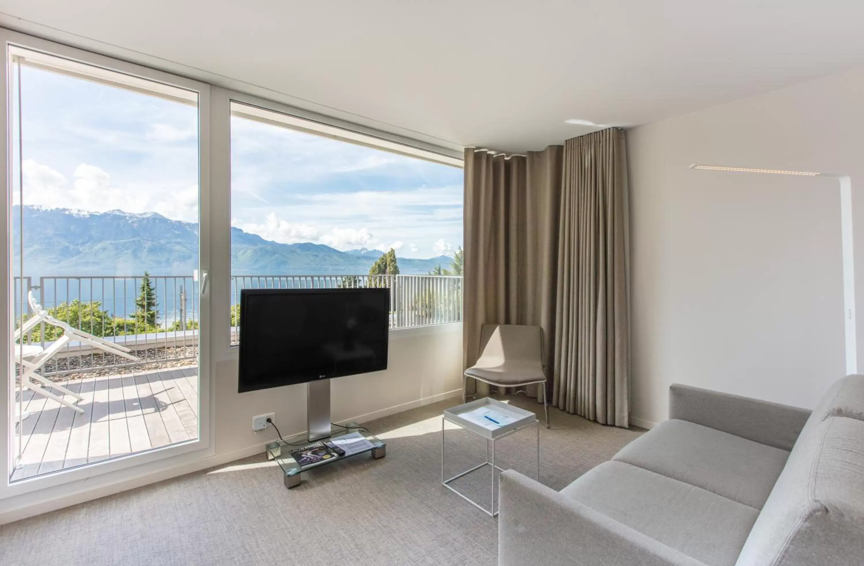 Two-Bedroom Apartment with Lake View in Hotel Lavaux Two-Bedroom Apartment with Lake View in Hotel Lavaux