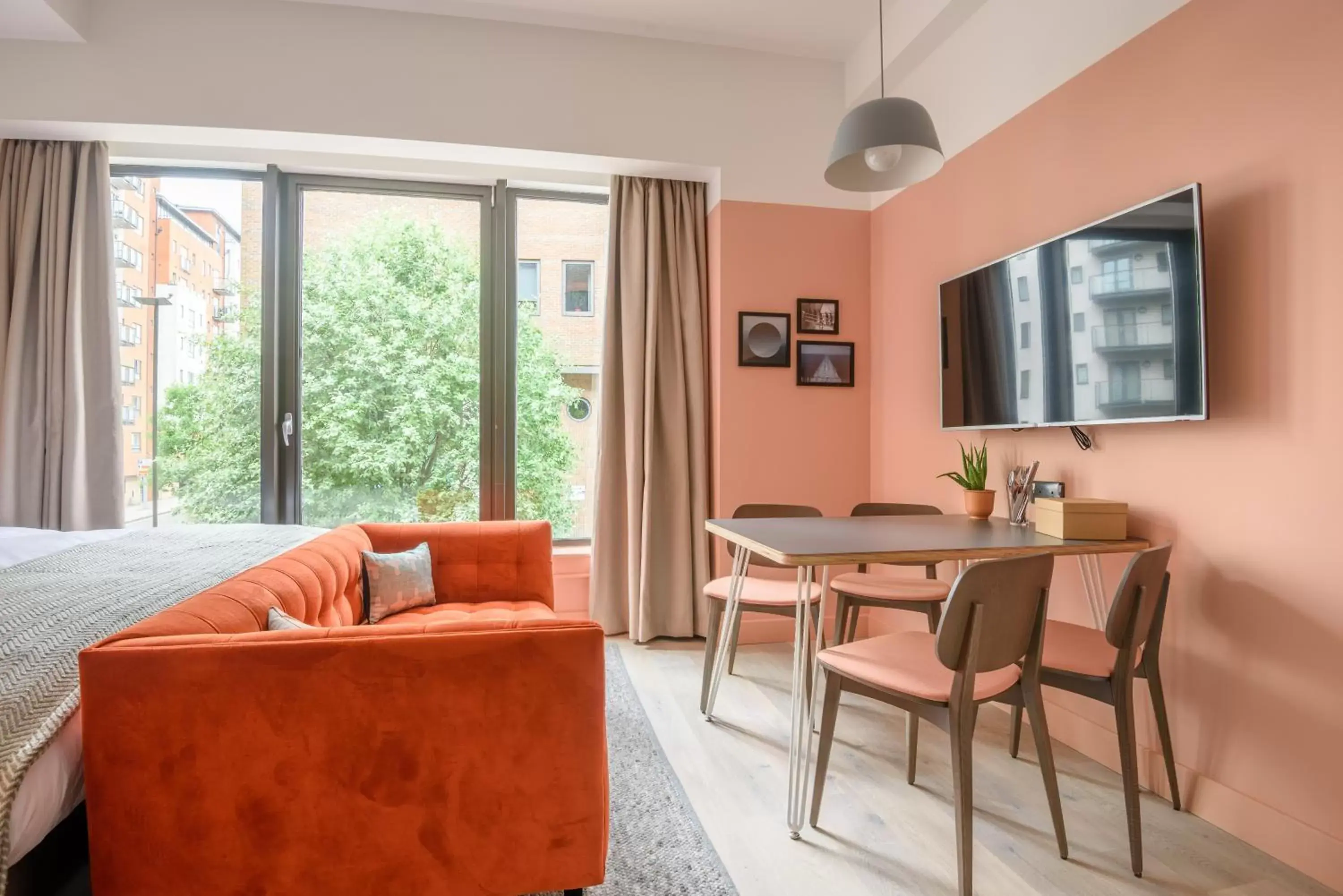 Study in room2 Southampton Hometel Study in room2 Southampton Hometel