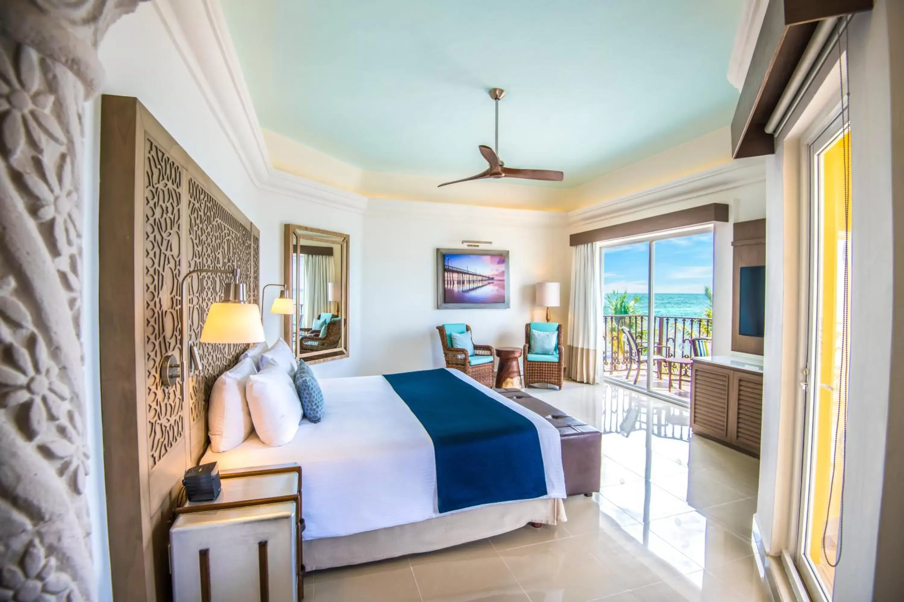 Master One Bedroom Premium Suite, 1 King Bed, Oceanfront - single occupancy in Wyndham Alltra Playa del Carmen Adults Only All Inclusive Master One Bedroom Premium Suite, 1 King Bed, Oceanfront - single occupancy in Wyndham Alltra Playa del Carmen Adults Only All Inclusive