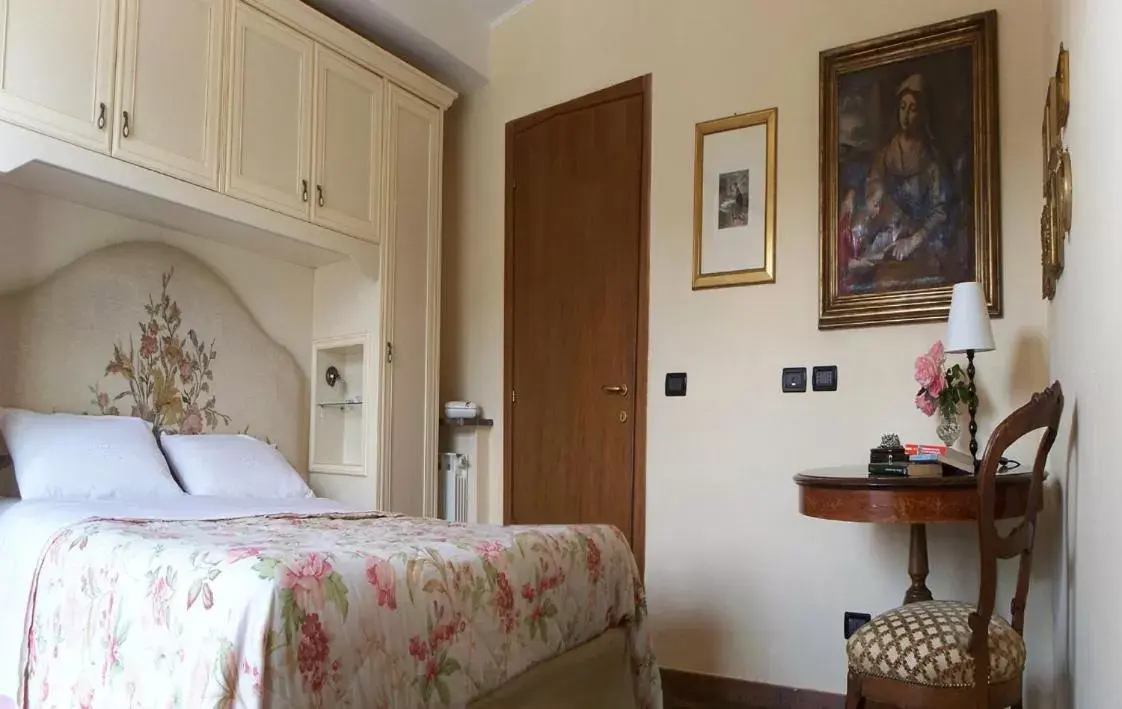 Double Room with Balcony (2 Adults + 1 Child) in La tana del tasso Ventimiglia Double Room with Balcony (2 Adults + 1 Child) in La tana del tasso Ventimiglia
