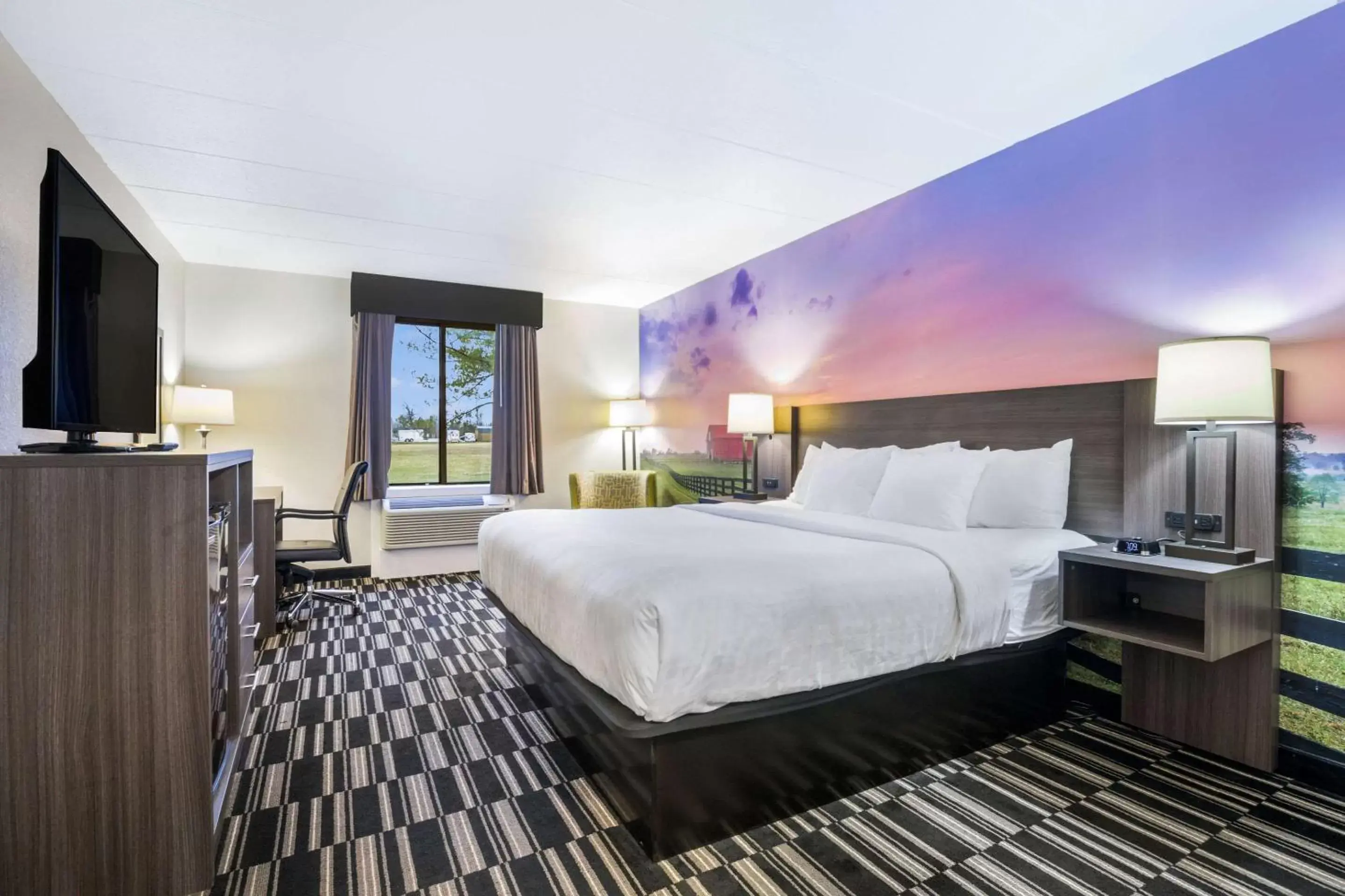 King Room - Non-Smoking in Clarion Pointe Richmond North near University King Room - Non-Smoking in Clarion Pointe Richmond North near University