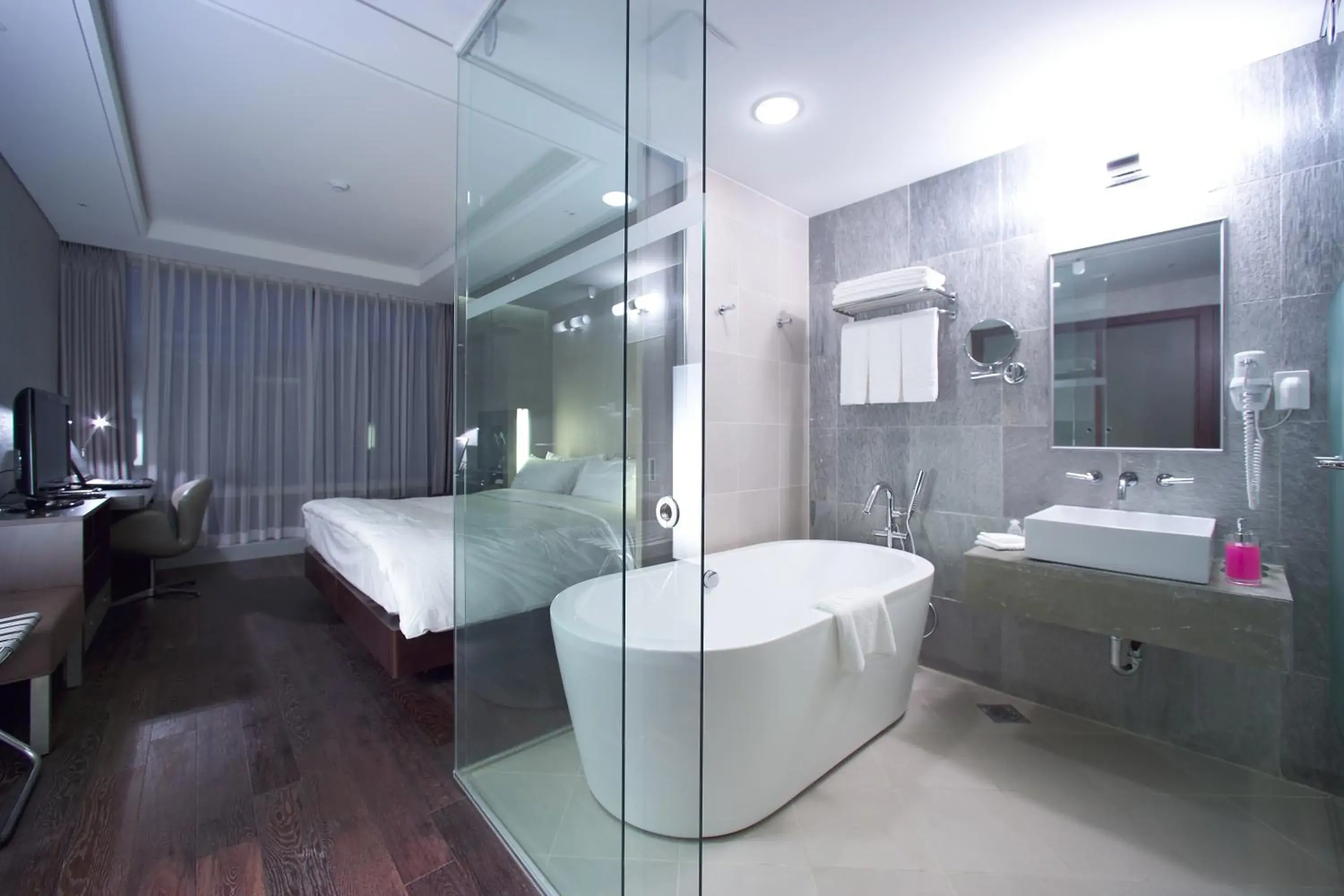 Executive King Room in Grand Mercure Ambassador Changwon Executive King Room in Grand Mercure Ambassador Changwon