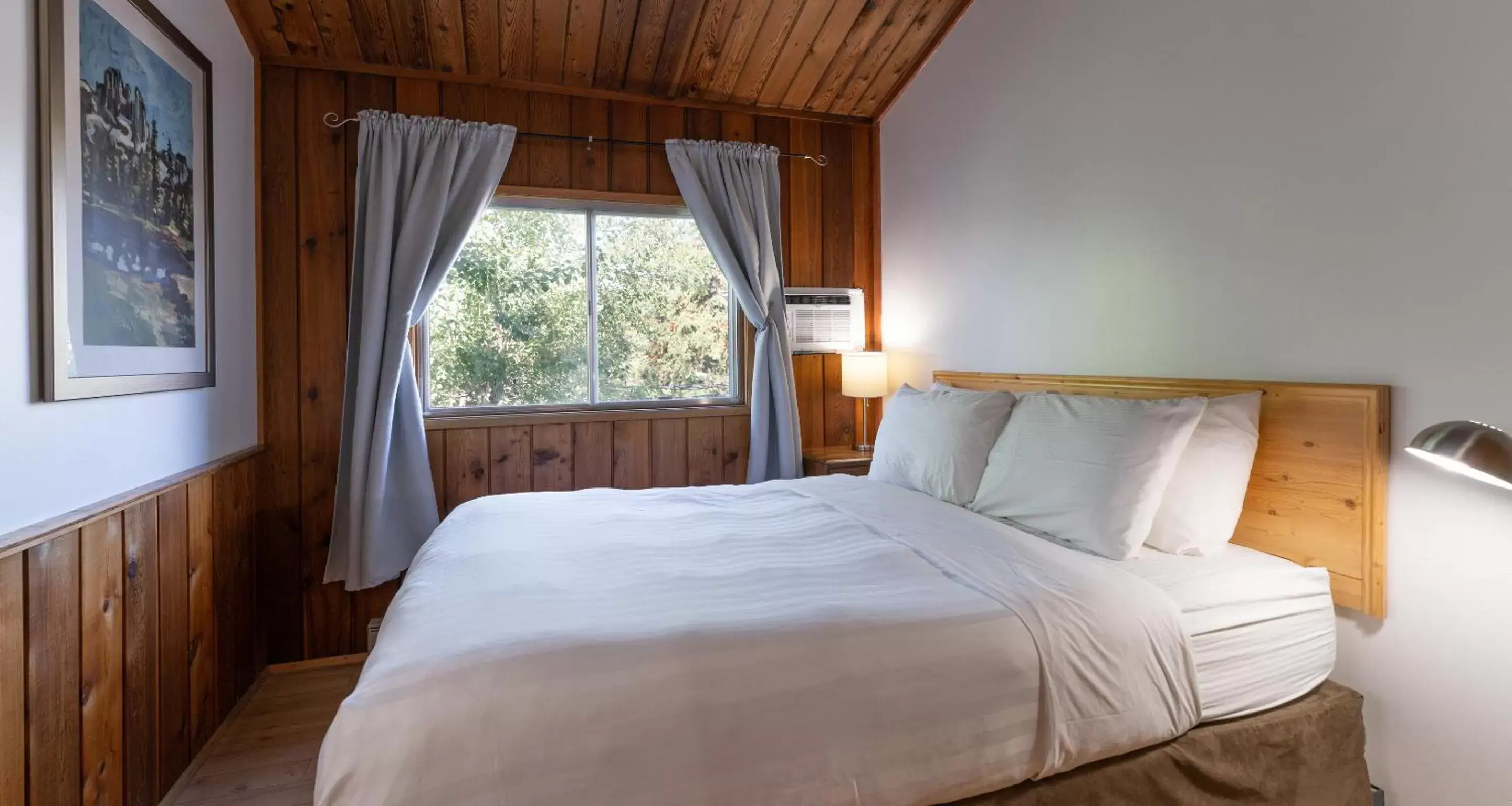 Queen Room with Two Queen Beds in Cedar Motel Queen Room with Two Queen Beds in Cedar Motel