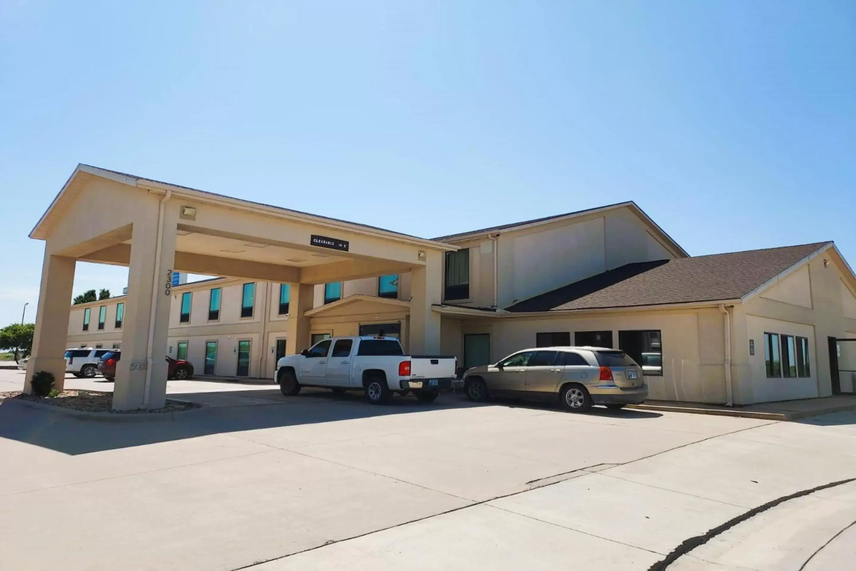 Facade/entrance, Property Building in McPherson Inn By OYO, I-135 Facade/entrance, Property Building in McPherson Inn By OYO, I-135