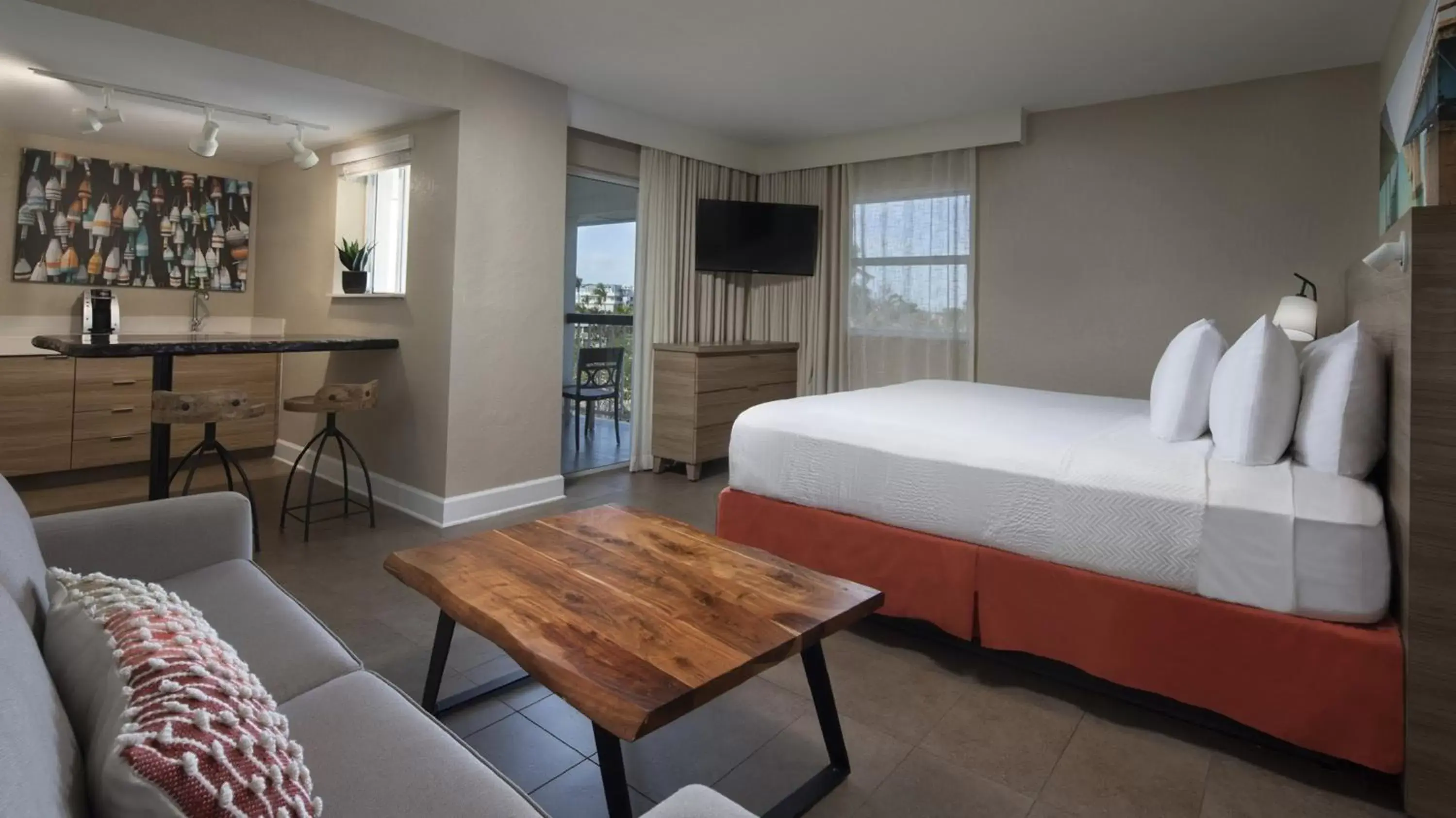 Junior King Suite in Pelican Cove Resort & Marina Junior King Suite in Pelican Cove Resort & Marina