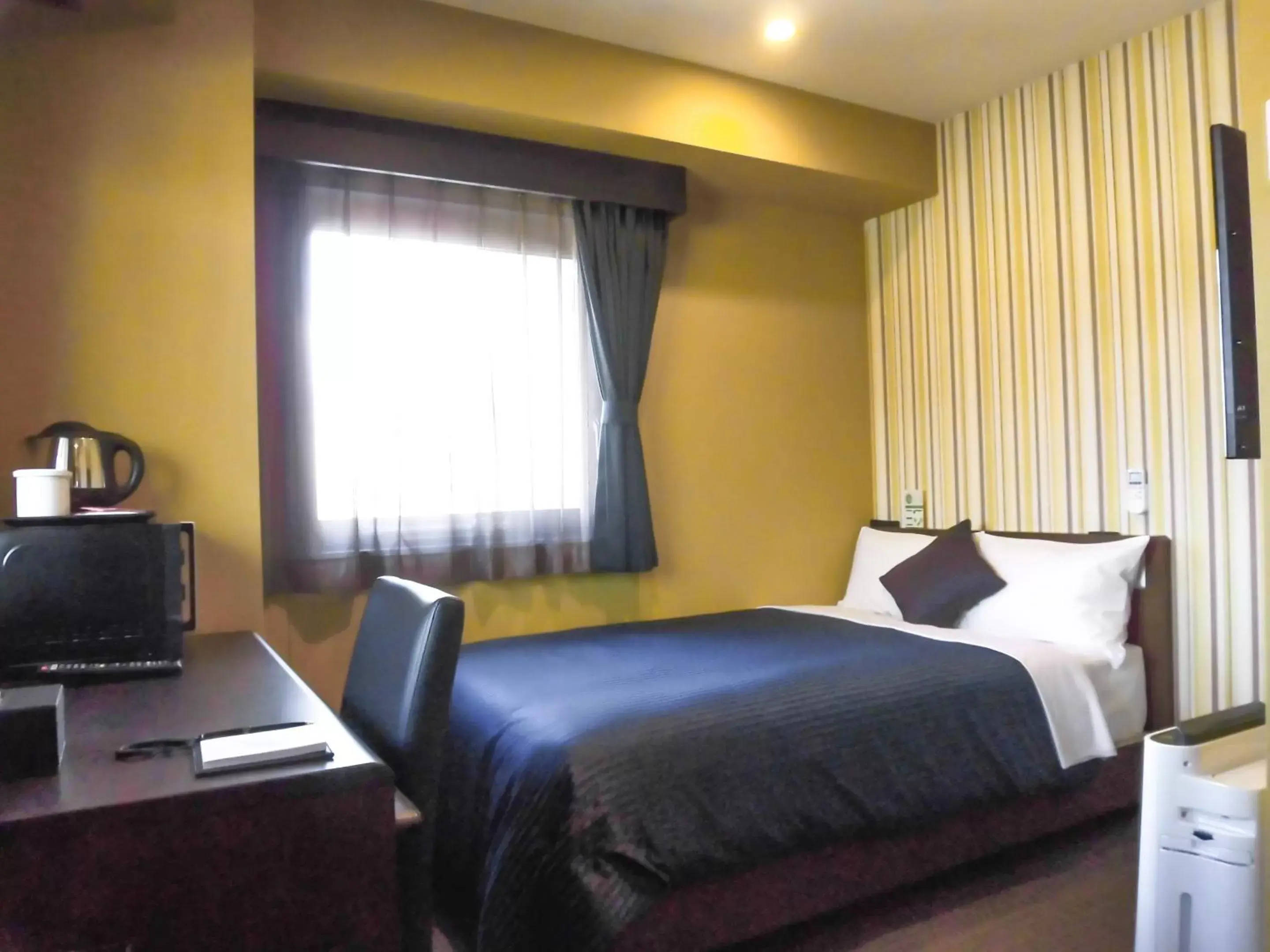 Double Room with Small Double Bed - single occupancy - Non-Smoking in HOTEL LiVEMAX Fukuyama Ekimae Double Room with Small Double Bed - single occupancy - Non-Smoking in HOTEL LiVEMAX Fukuyama Ekimae