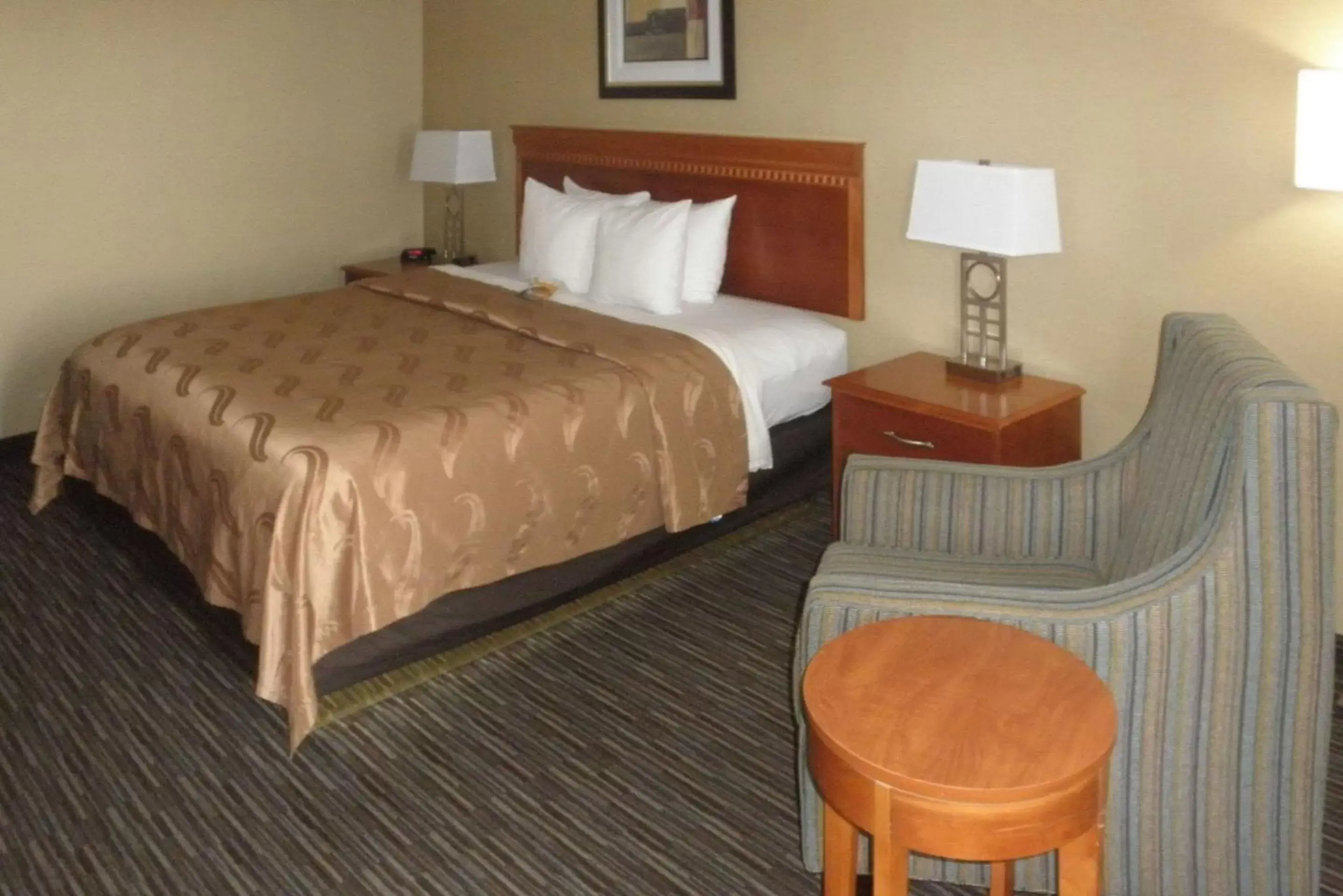 King Room - Smoking in Quality Inn Columbus, MS King Room - Smoking in Quality Inn Columbus, MS