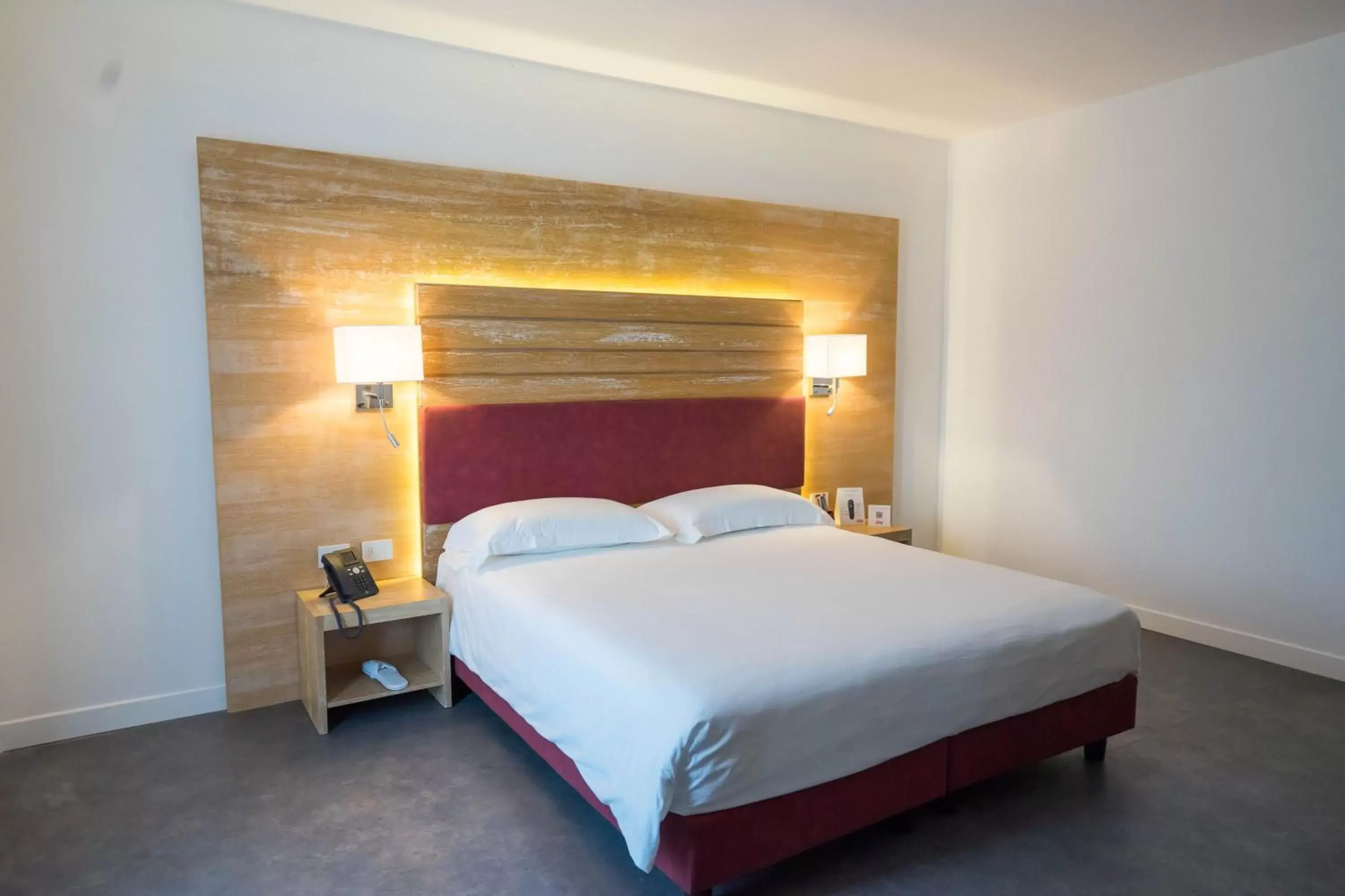 Large Double Room - single occupancy in PM Hotel Large Double Room - single occupancy in PM Hotel