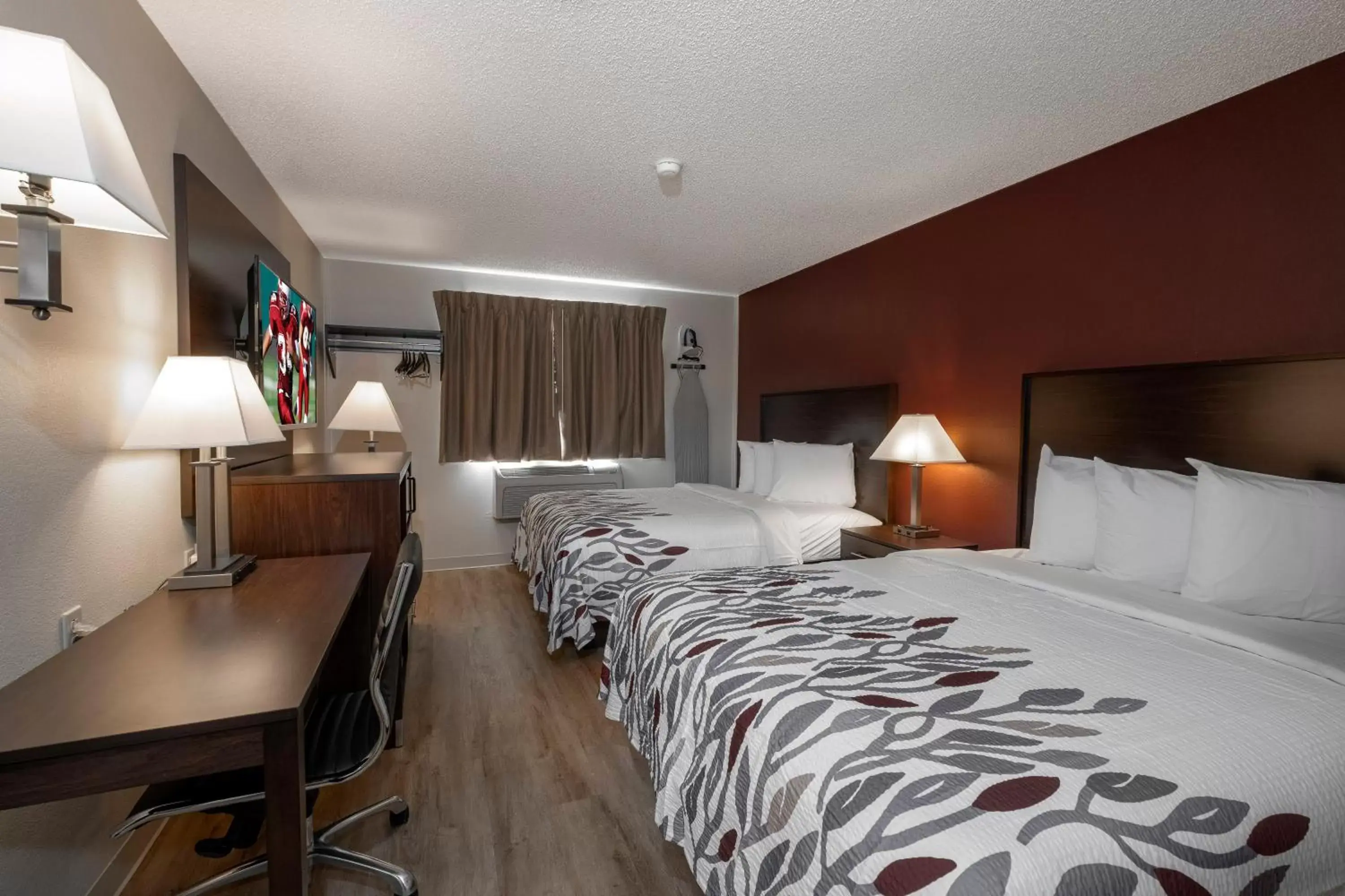 Deluxe Queen Room with Two Queen Beds Smoke-Free in Red Roof Inn Greensburg Deluxe Queen Room with Two Queen Beds Smoke-Free in Red Roof Inn Greensburg