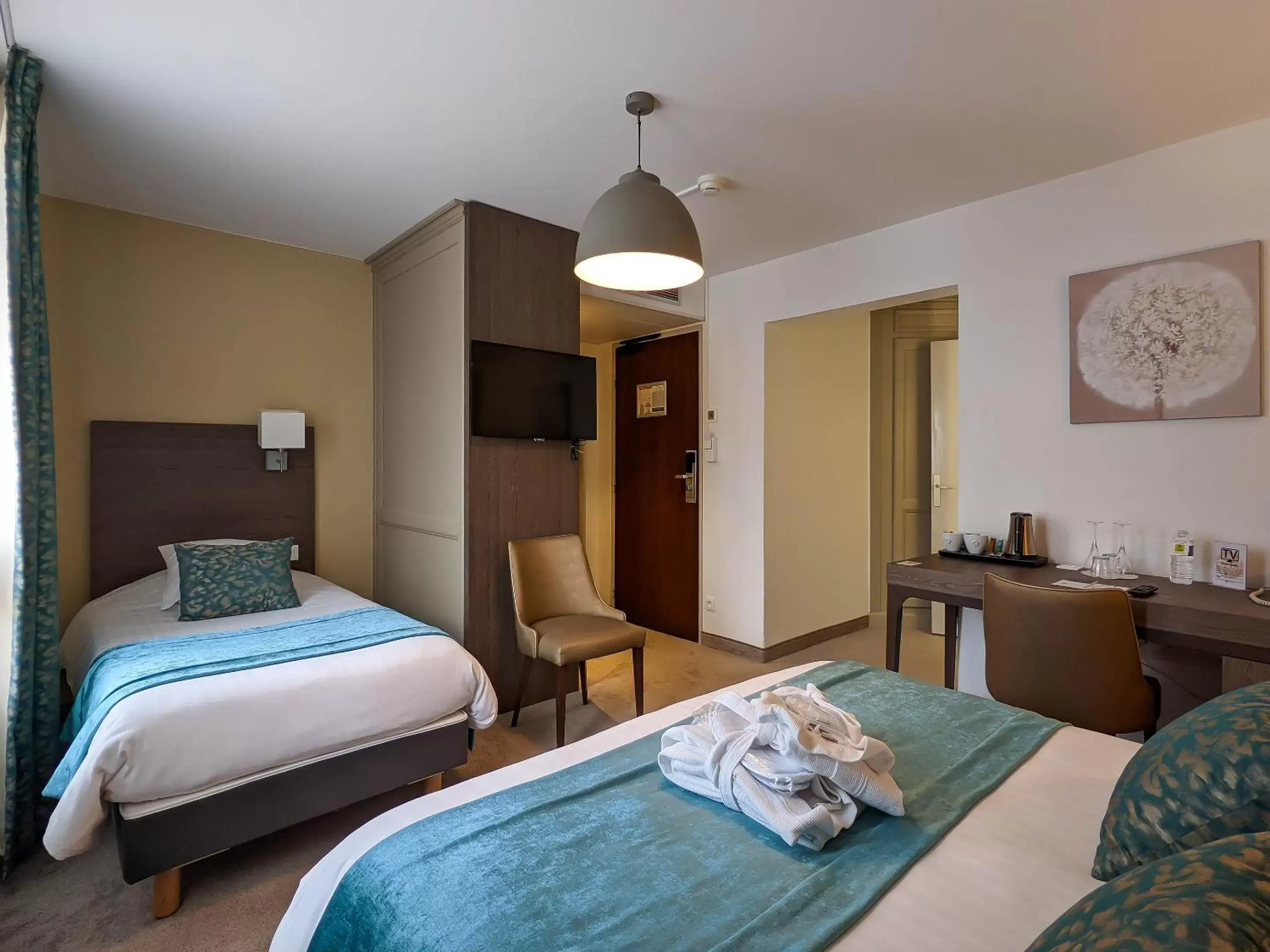 Superior Triple Room in Hotel Restaurant & Spa Verte Vallée Superior Triple Room in Hotel Restaurant & Spa Verte Vallée