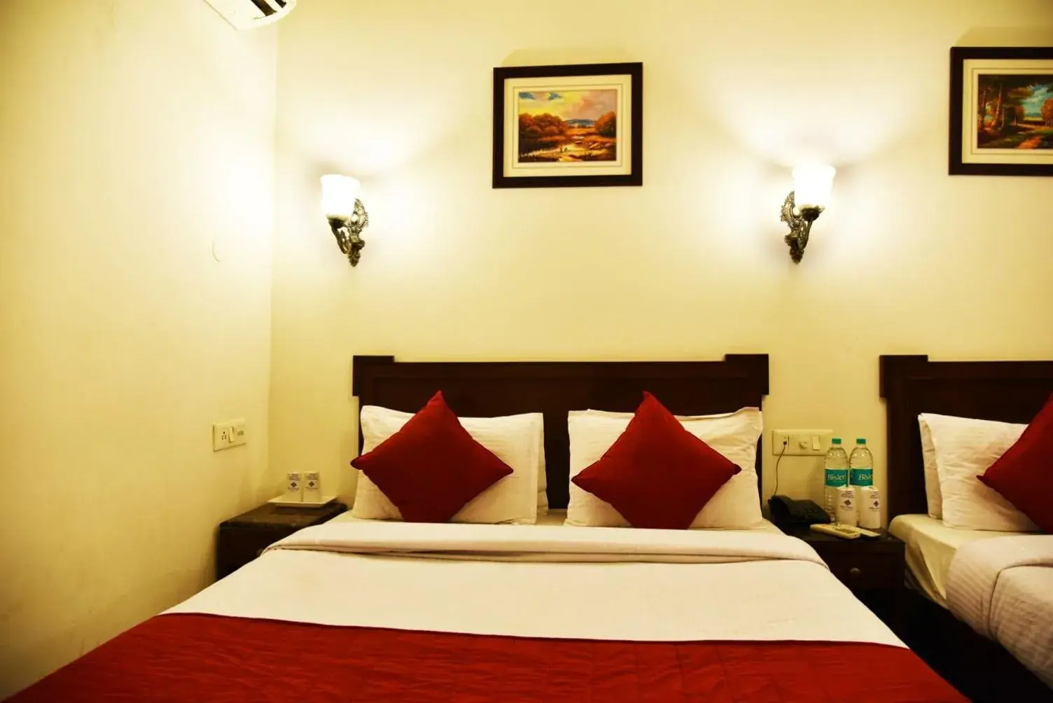 Family Room in Hotel Sapphire Opposite Golden Temple Family Room in Hotel Sapphire Opposite Golden Temple