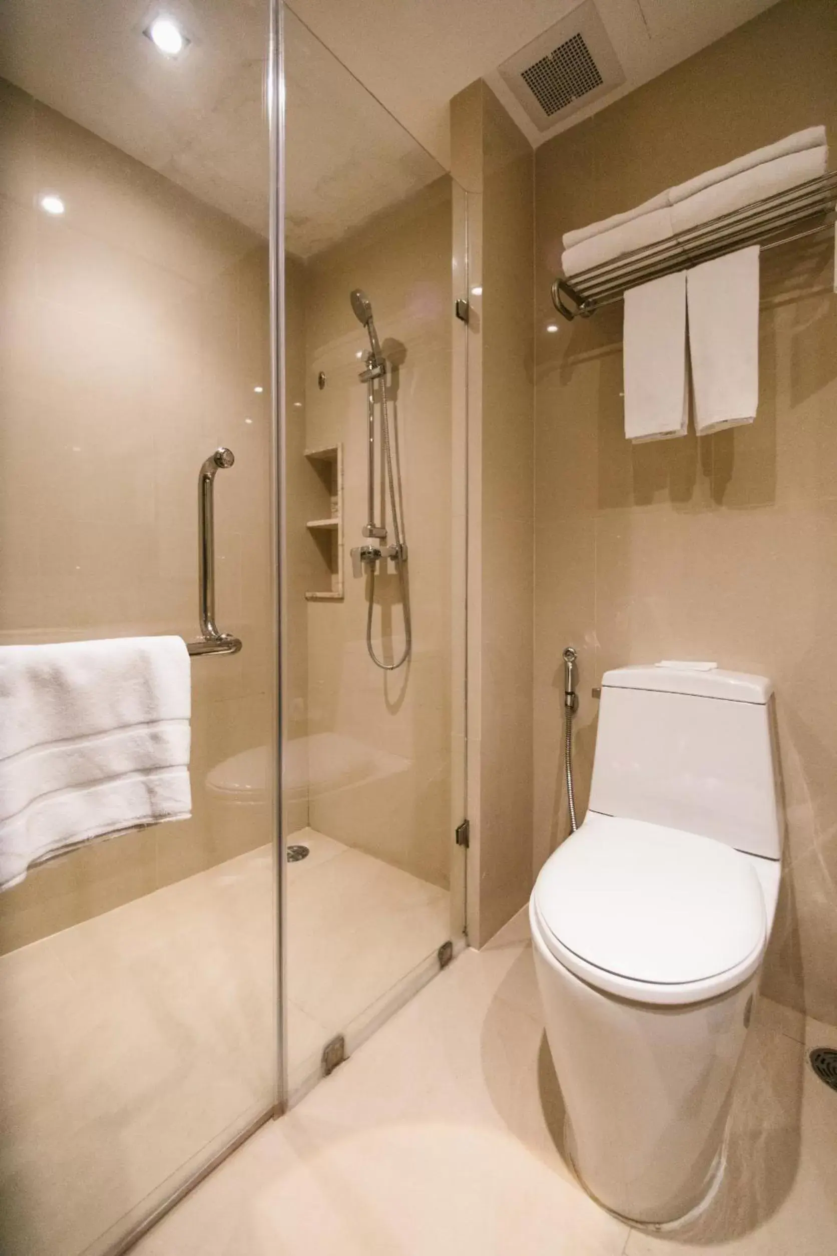 Superior Double or Twin Room in Al Meroz Hotel Bangkok - The Leading Halal Hotel Superior Double or Twin Room in Al Meroz Hotel Bangkok - The Leading Halal Hotel