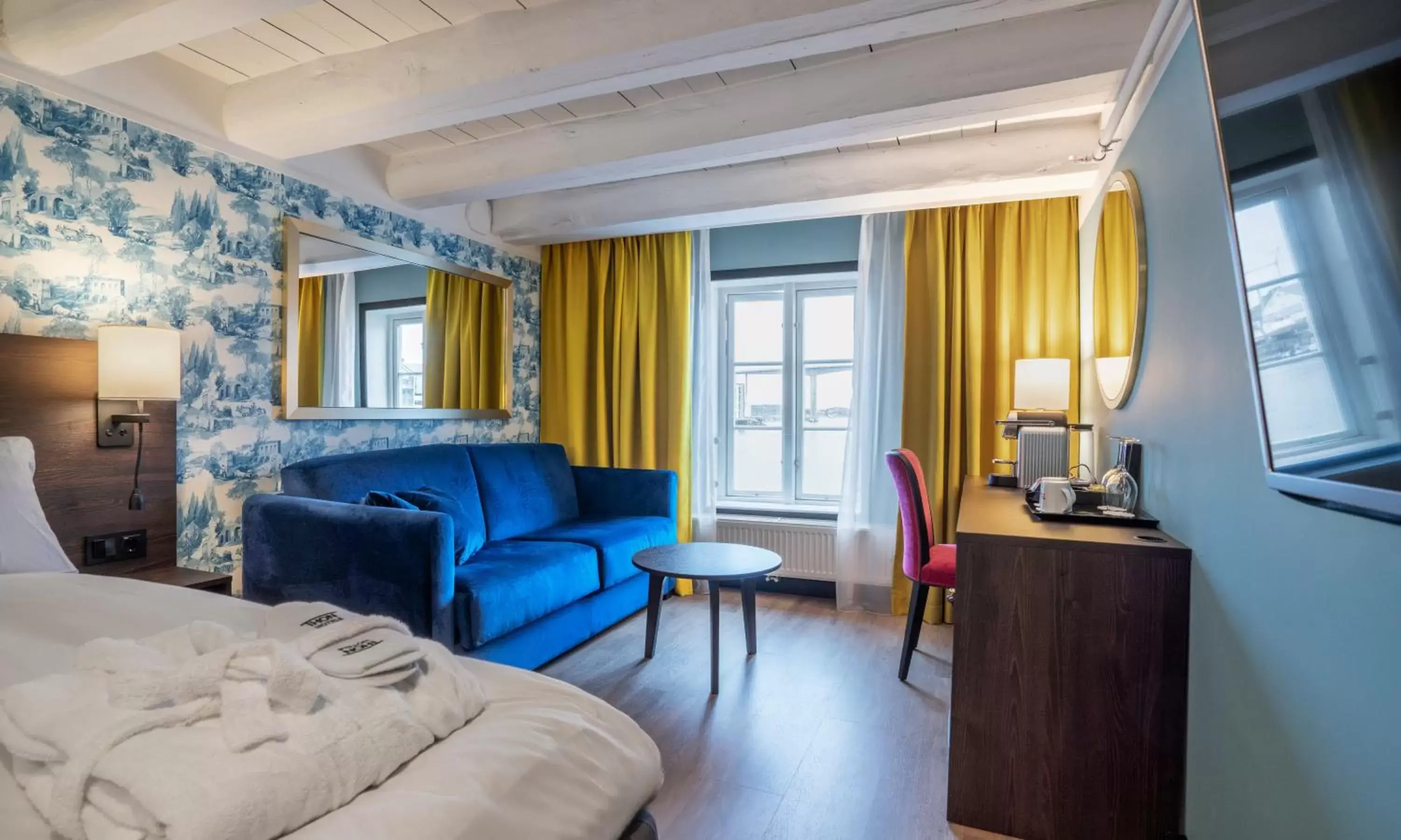 Superior Double or Twin Room in Thon Hotel Kristiansund Superior Double or Twin Room in Thon Hotel Kristiansund