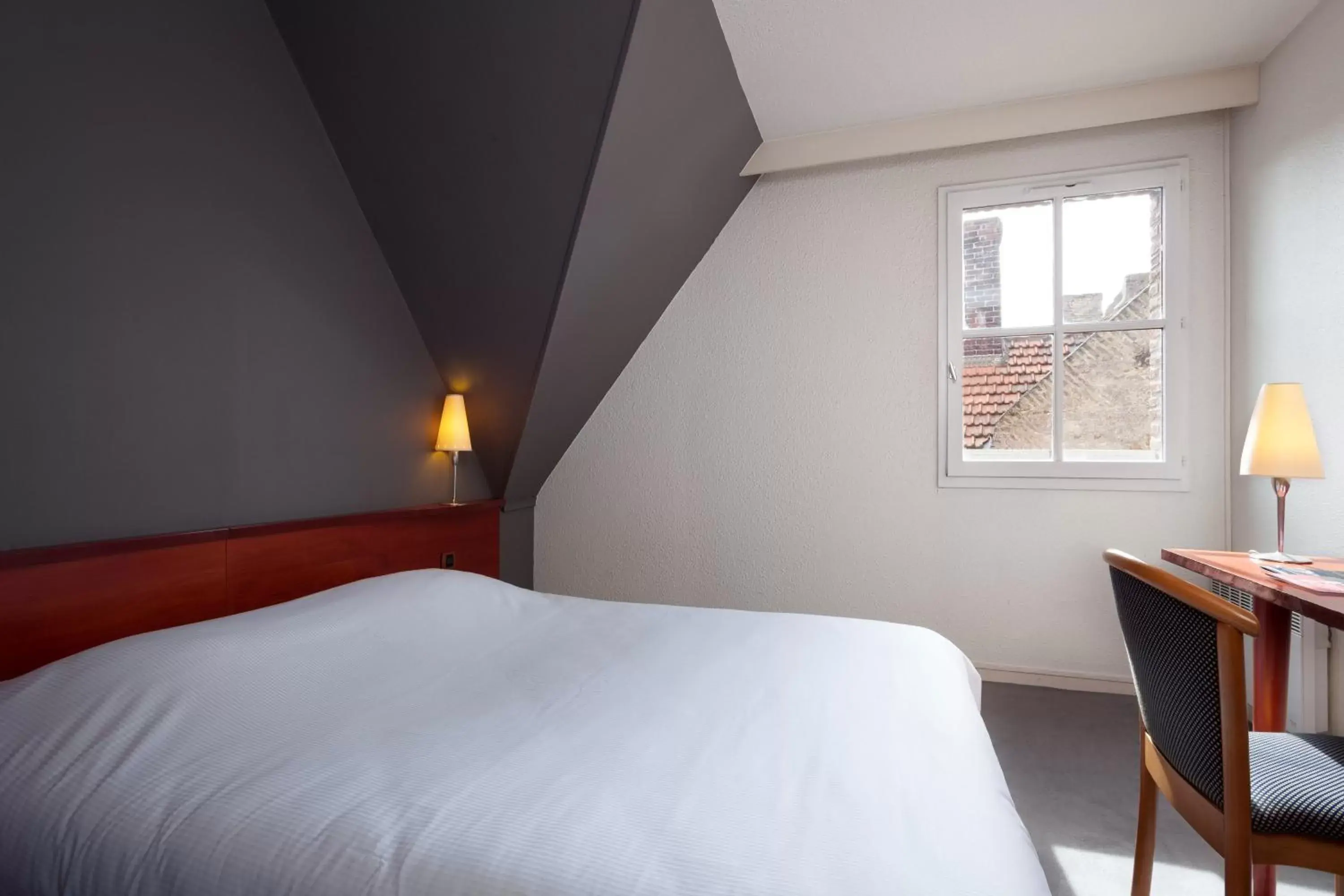 Double Room in Logis hôtel du Beffroi Gravelines Dunkerque Double Room in Logis hôtel du Beffroi Gravelines Dunkerque